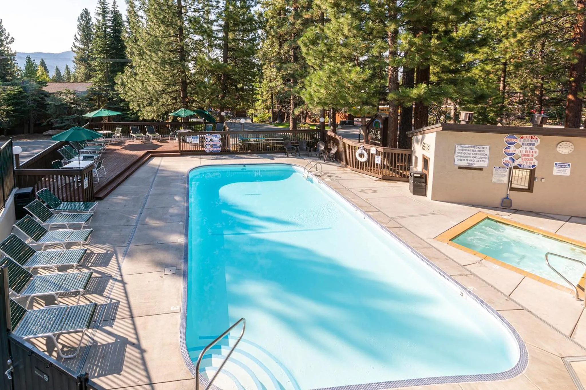 Swimming pool in Club Tahoe Resort
