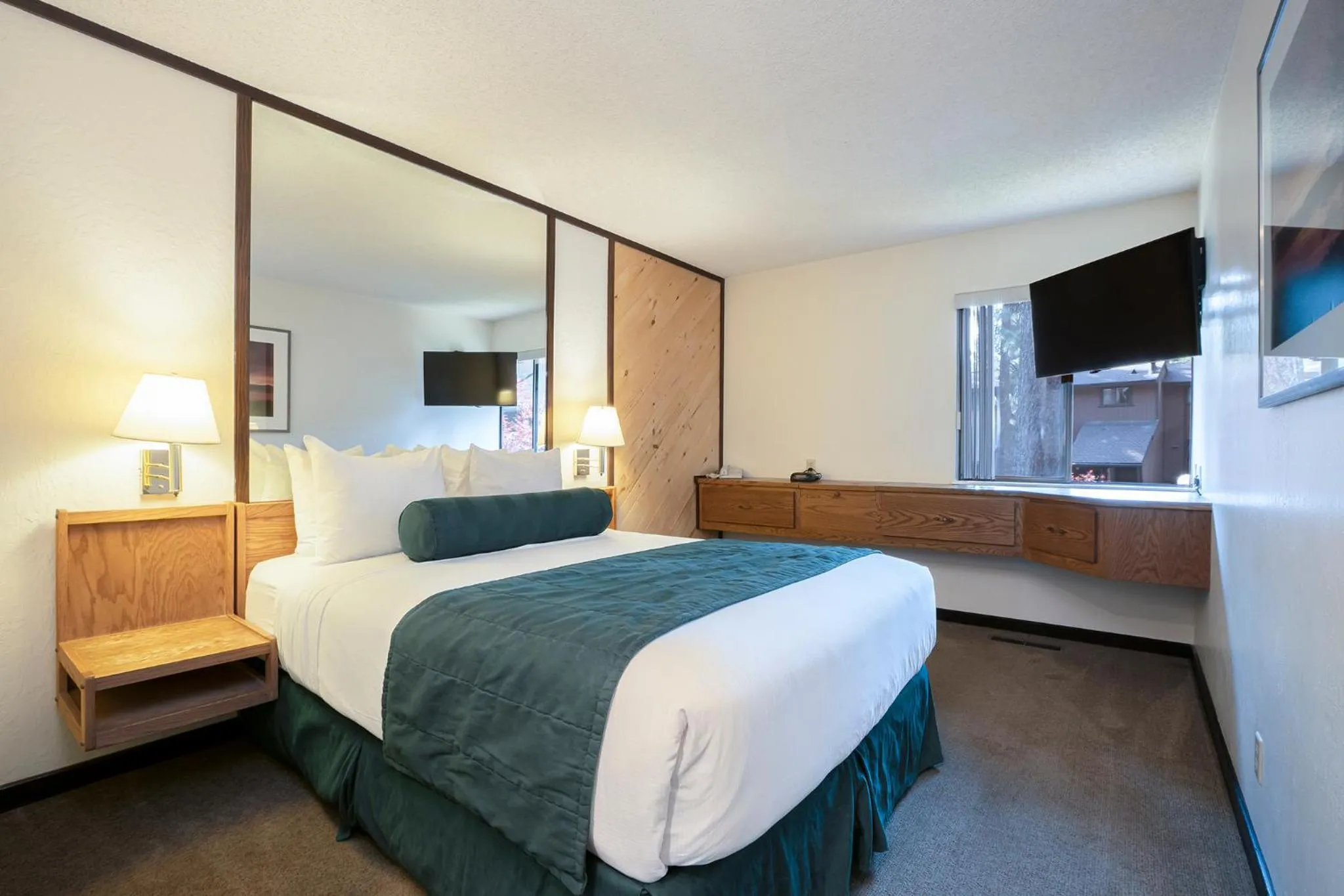 Bedroom, Bed in Club Tahoe Resort