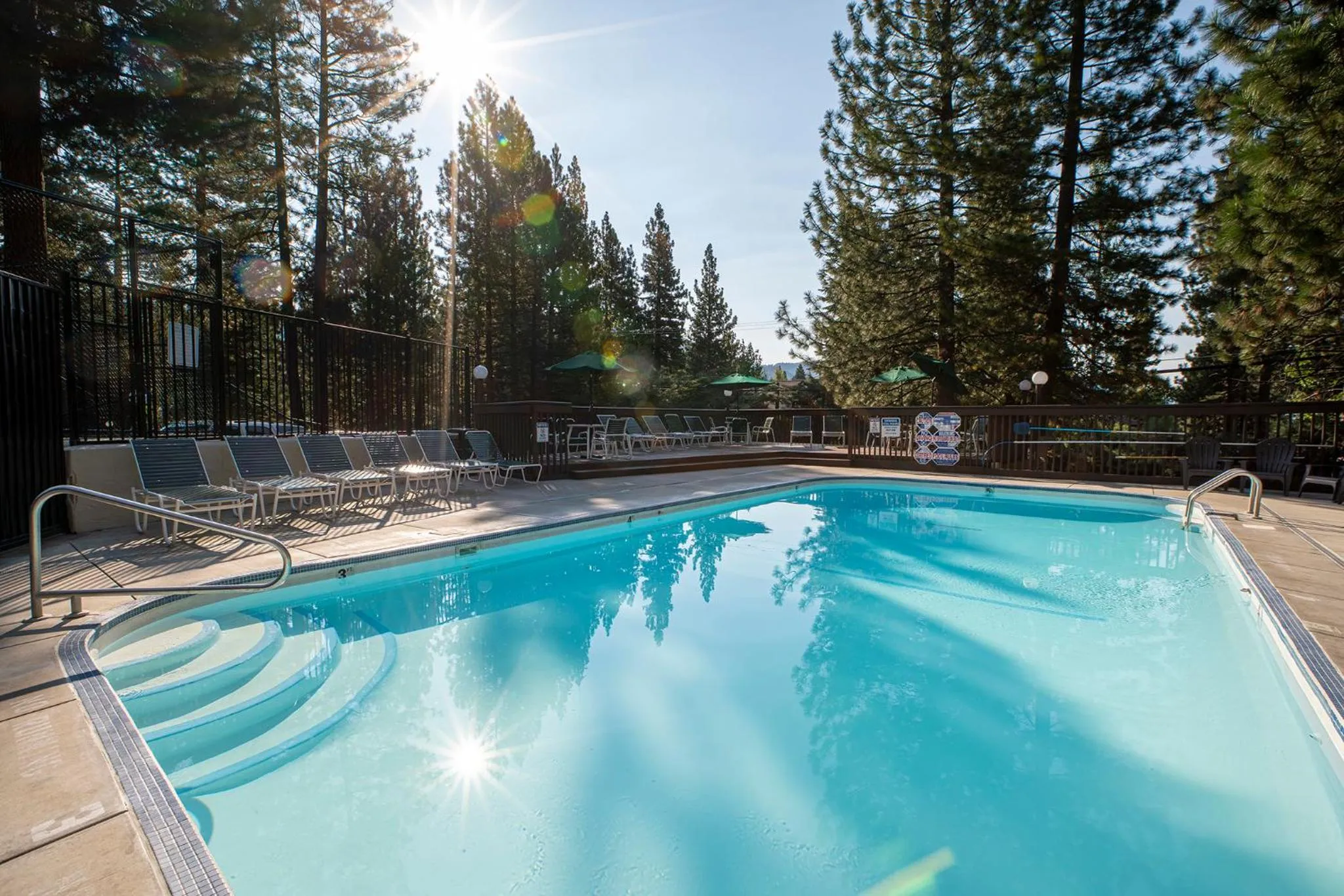 Pool view in Club Tahoe Resort