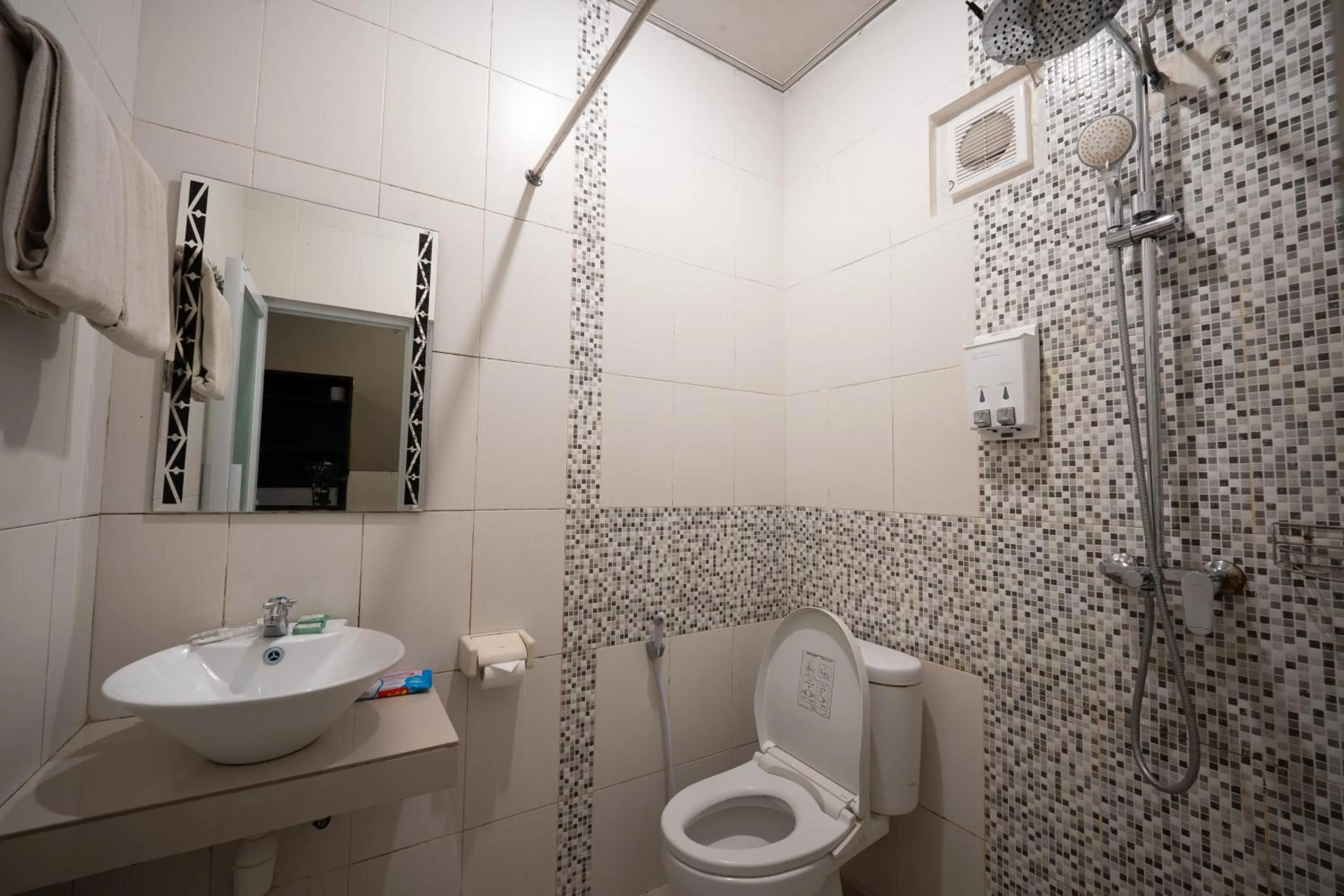 Shower in Wana Kubu Homestay