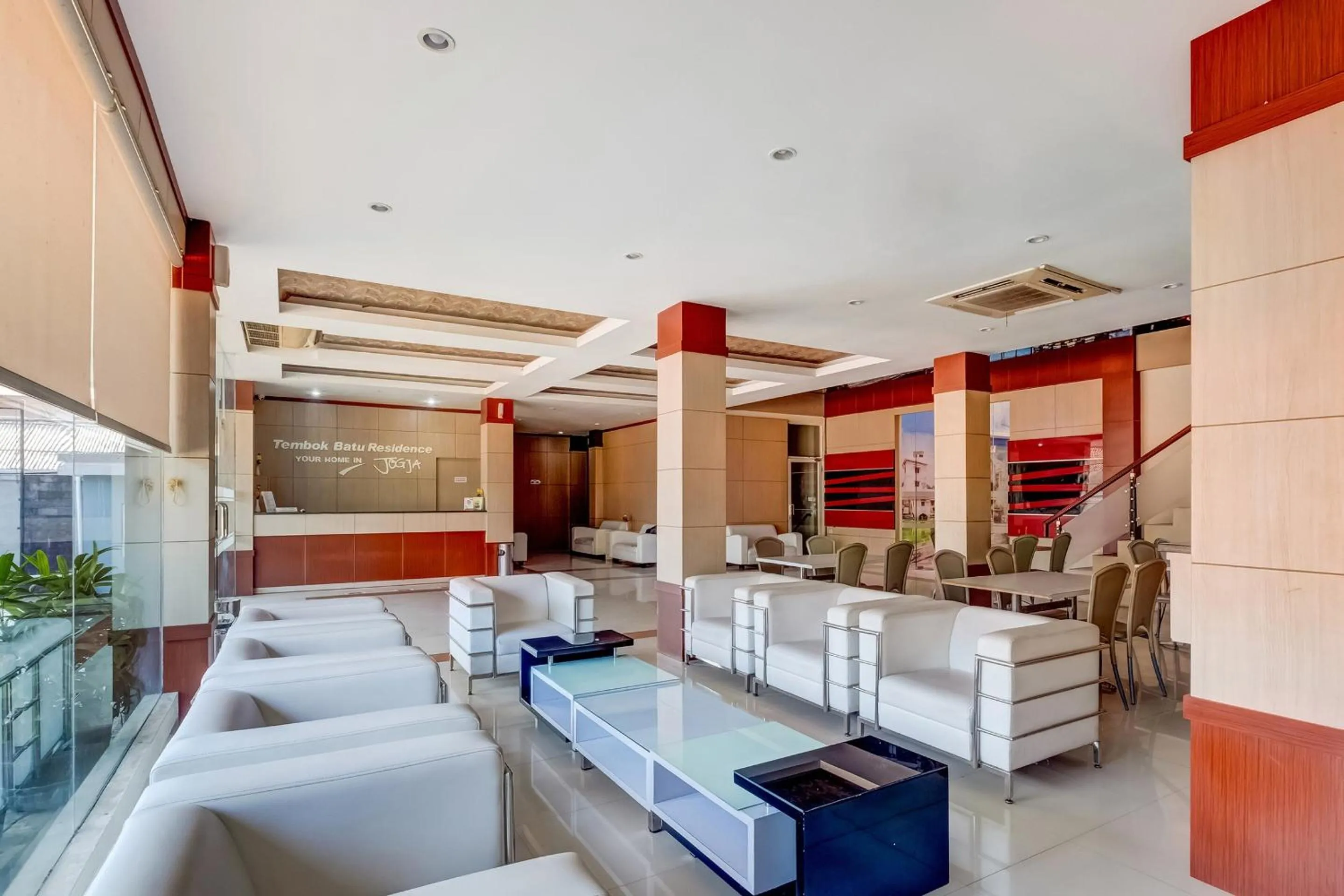 Lobby or reception in OYO Flagship Tembok Batu Residence