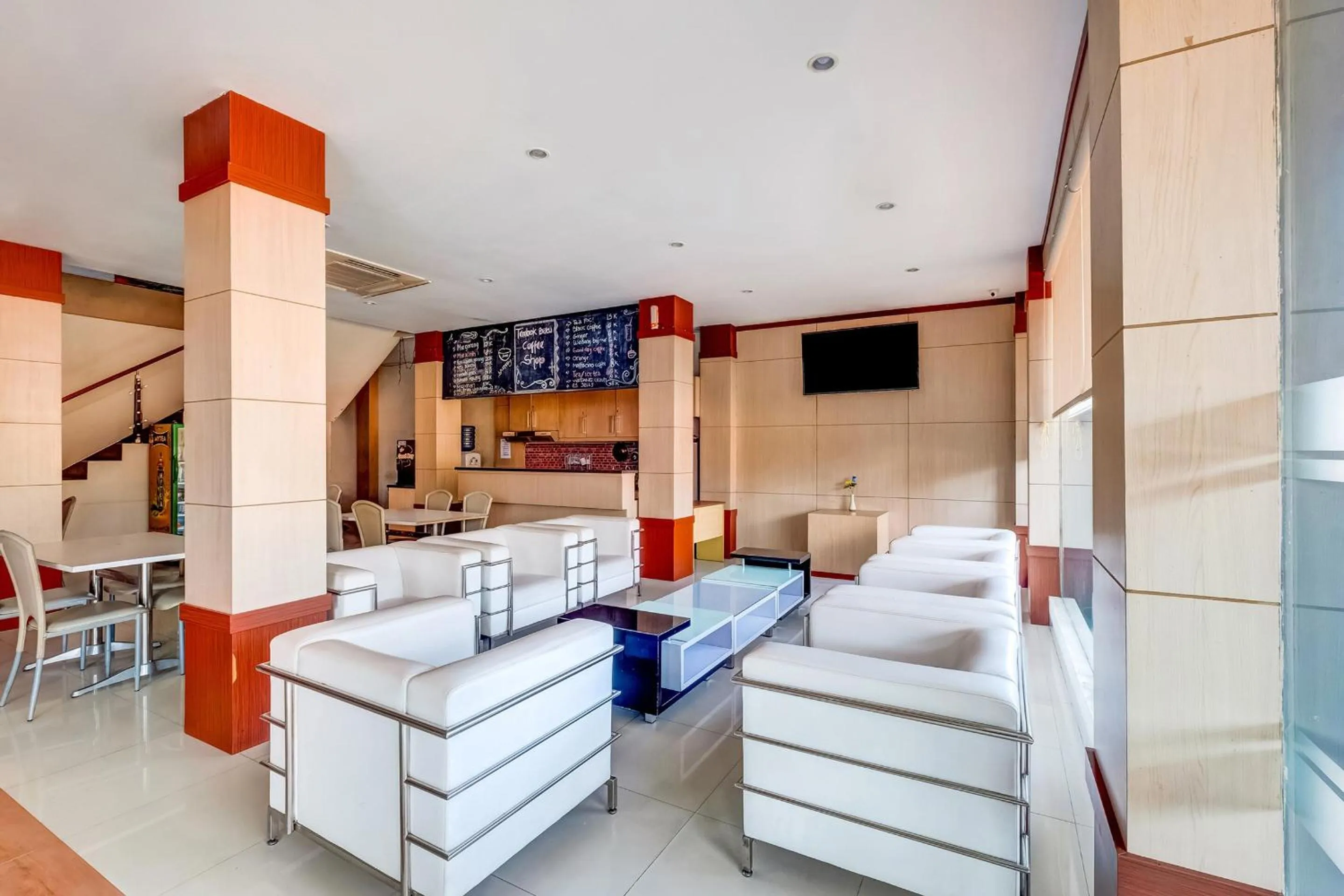 Lobby or reception in OYO Flagship Tembok Batu Residence