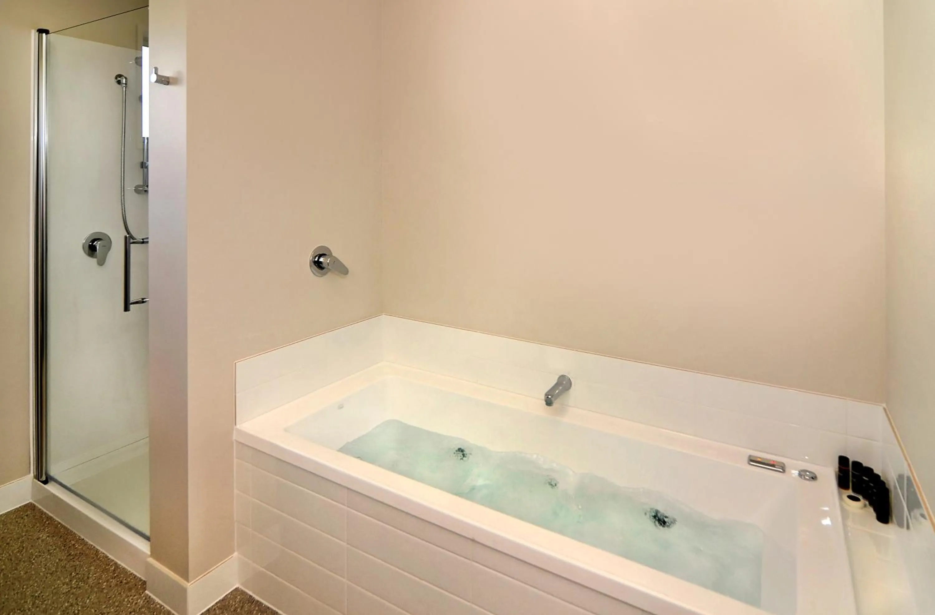 Bathroom in Lincoln Motel