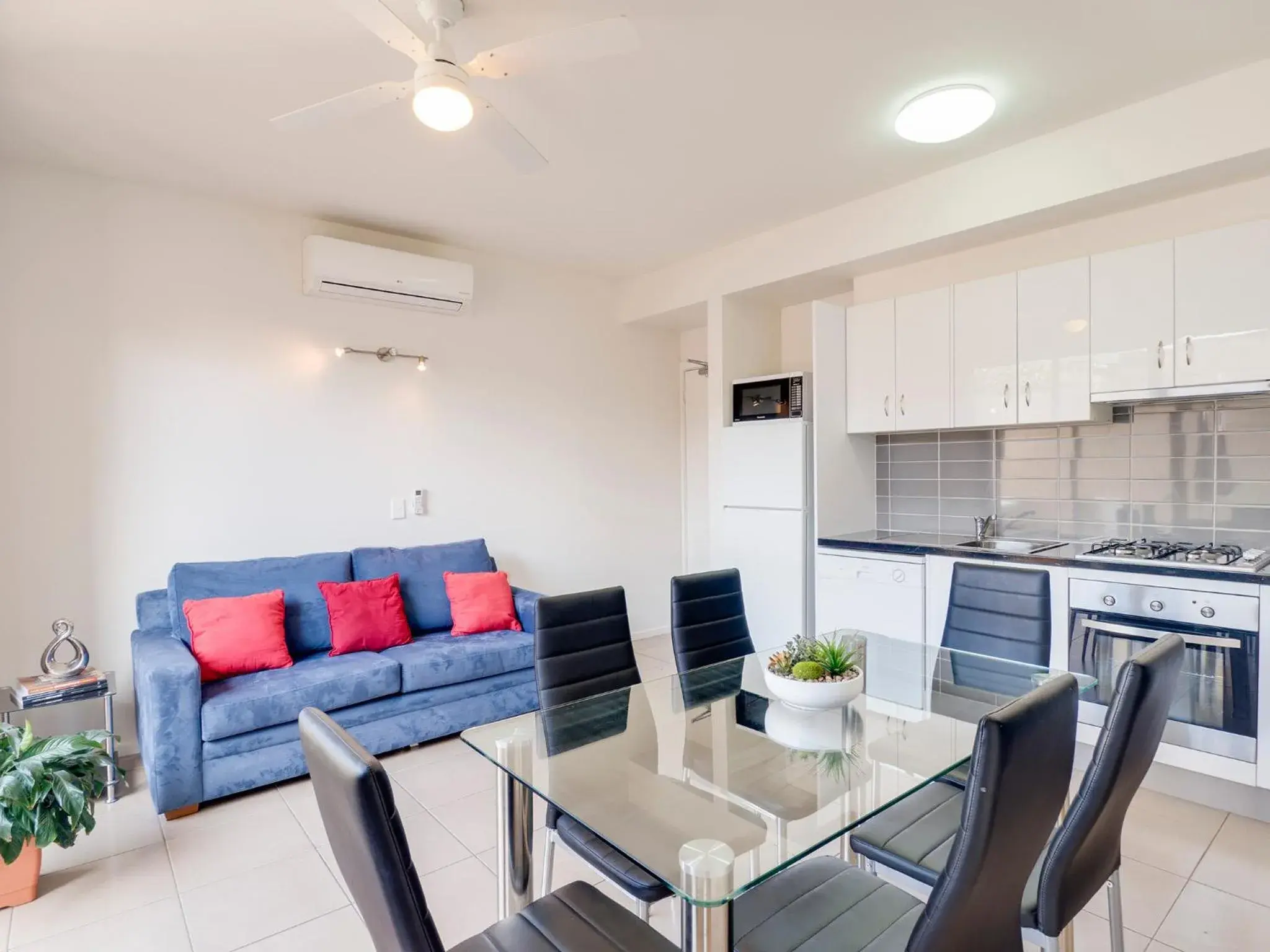 One-Bedroom Apartment with Spa Bath in McKillop Geelong by Gold Star Stays One-Bedroom Apartment with Spa Bath in McKillop Geelong by Gold Star Stays