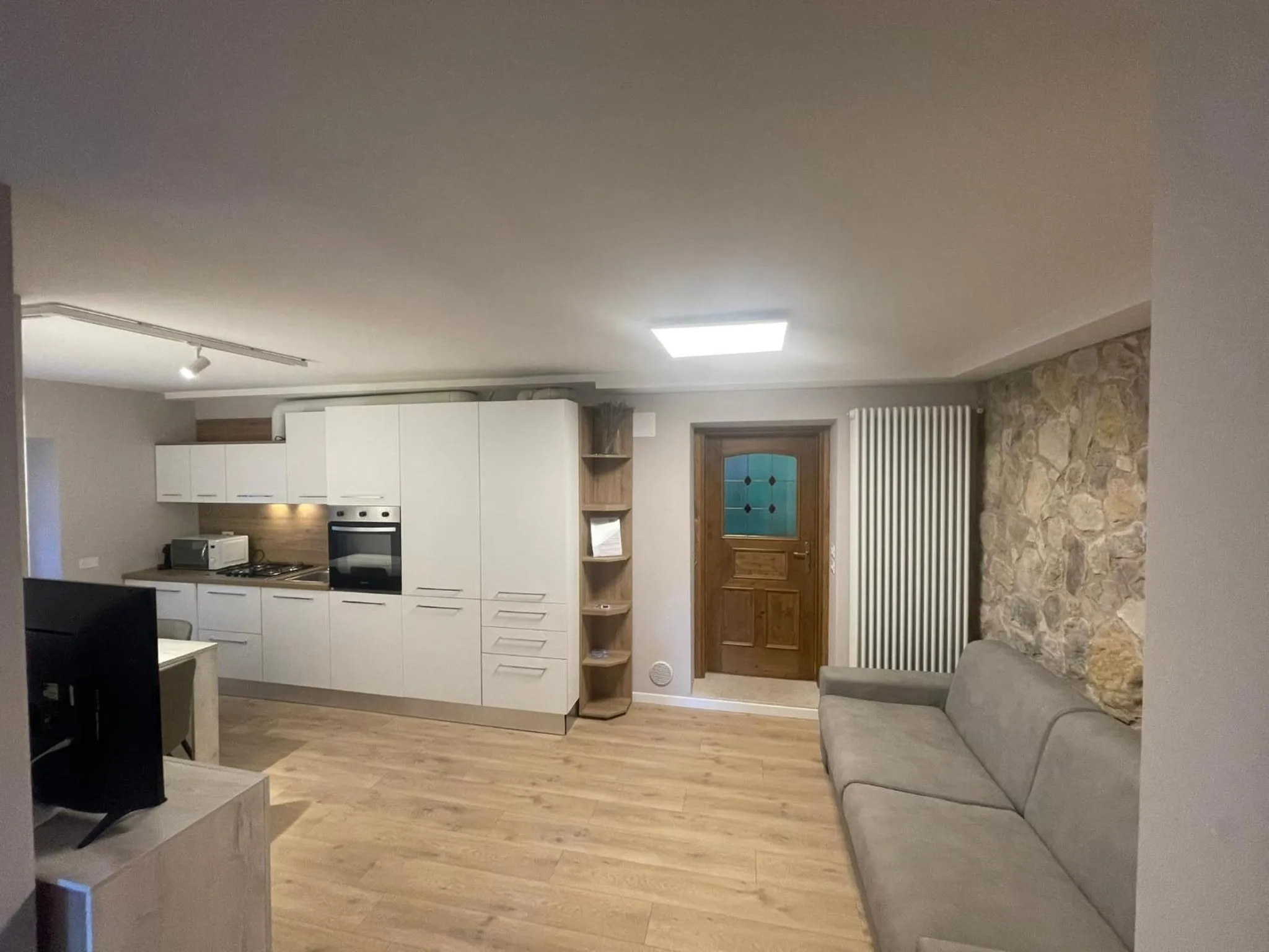 Kitchen or kitchenette in SnowLake Suite & Apartment