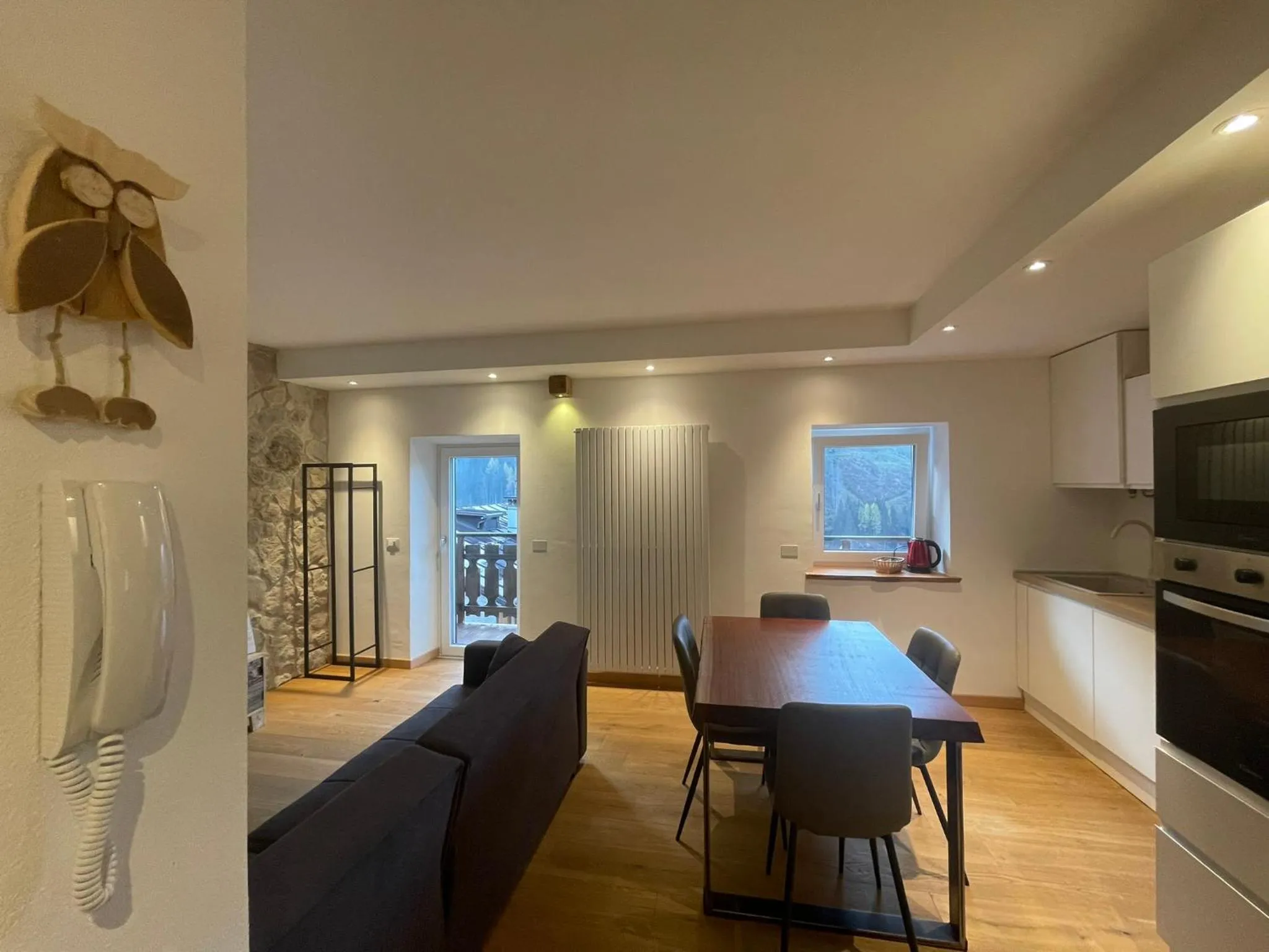 Kitchen or kitchenette in SnowLake Suite & Apartment