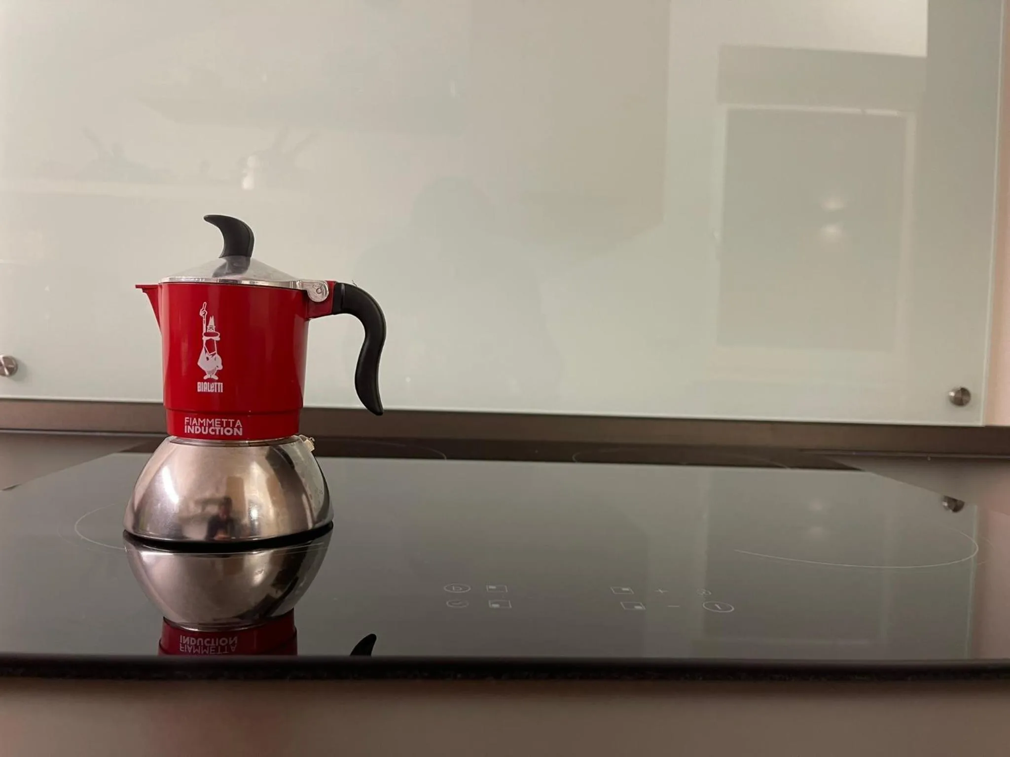 Coffee/tea facilities in SnowLake Suite & Apartment