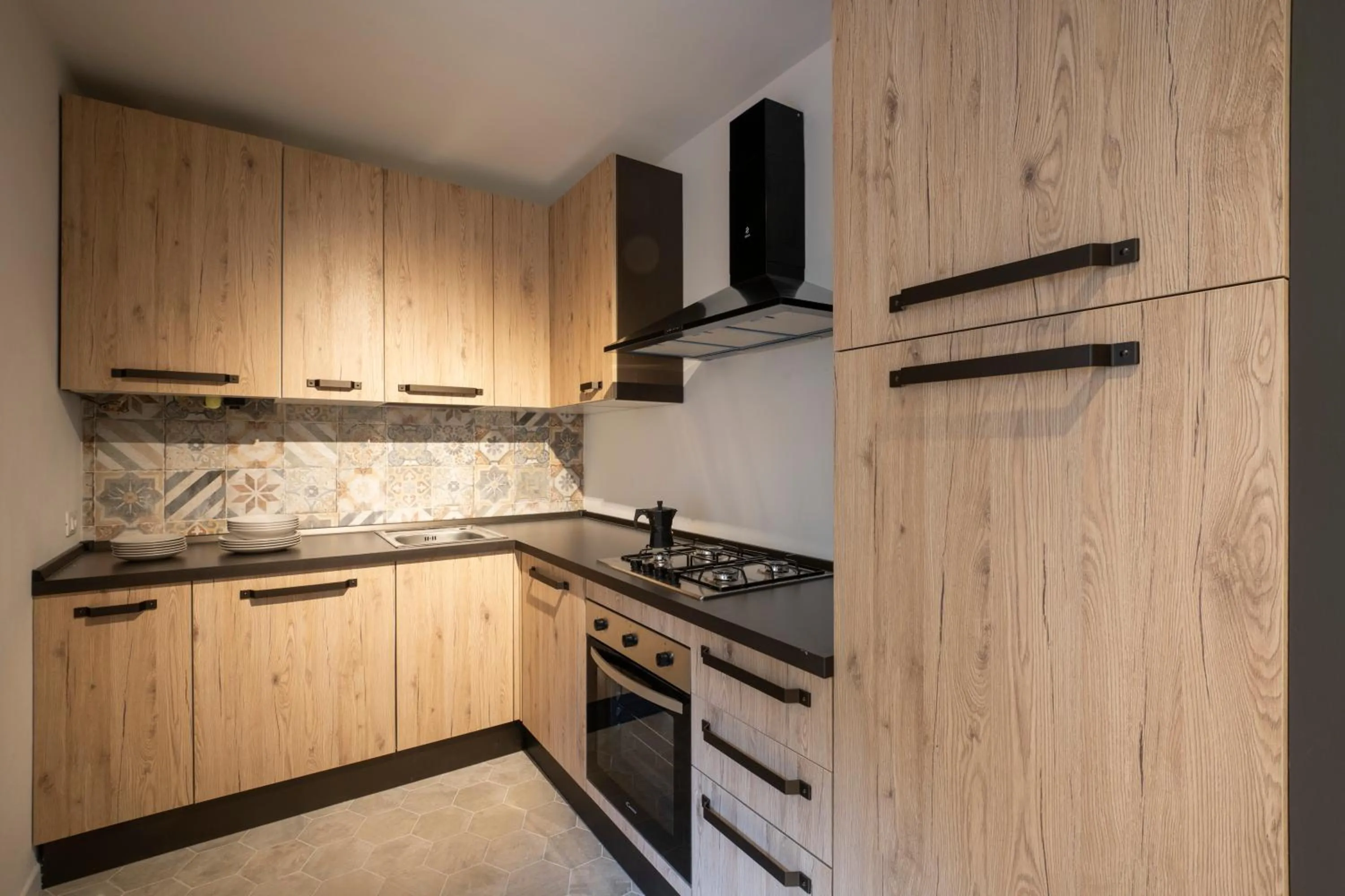 Kitchen or kitchenette in SnowLake Suite & Apartment