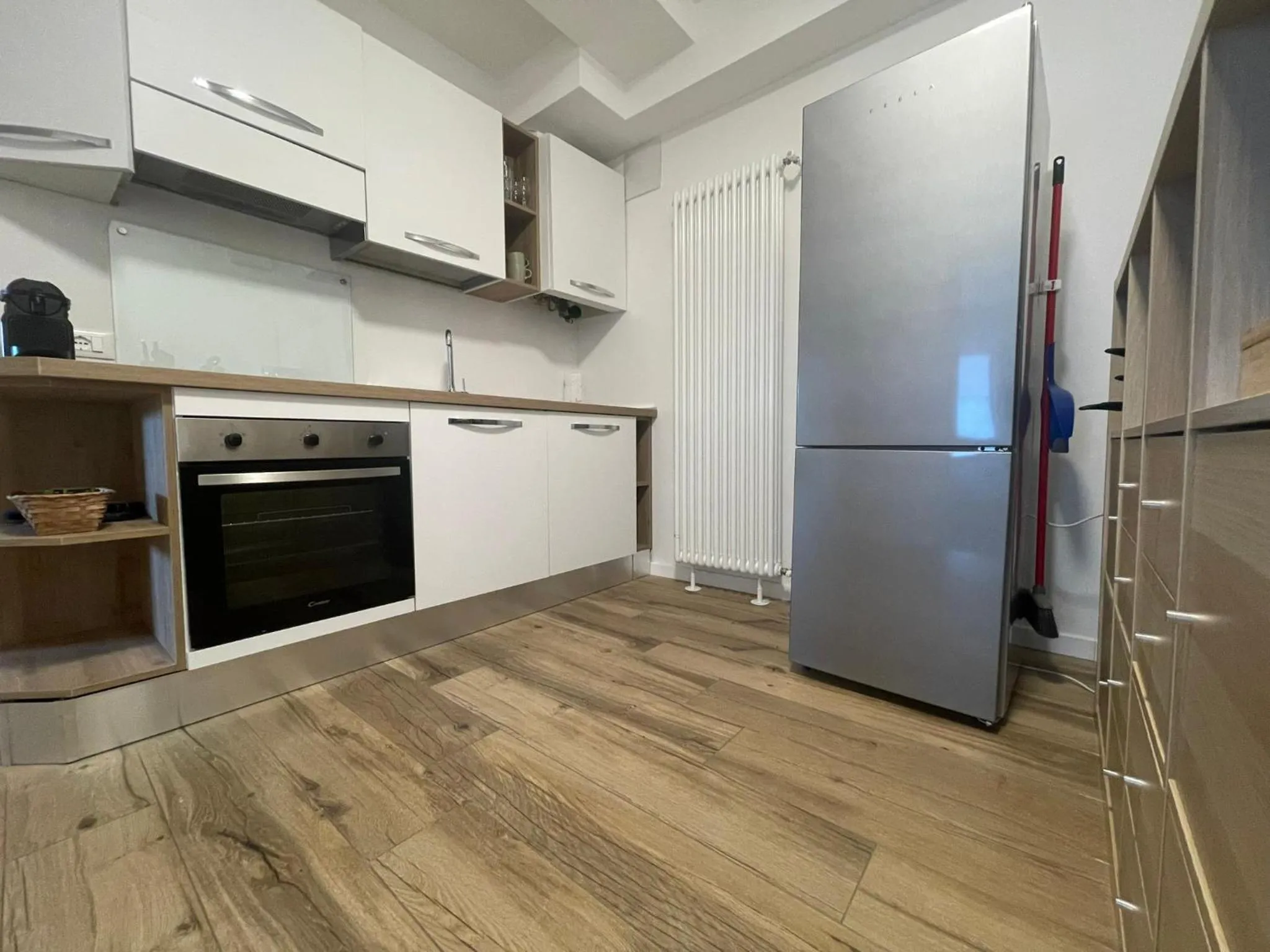 Kitchen or kitchenette in SnowLake Suite & Apartment