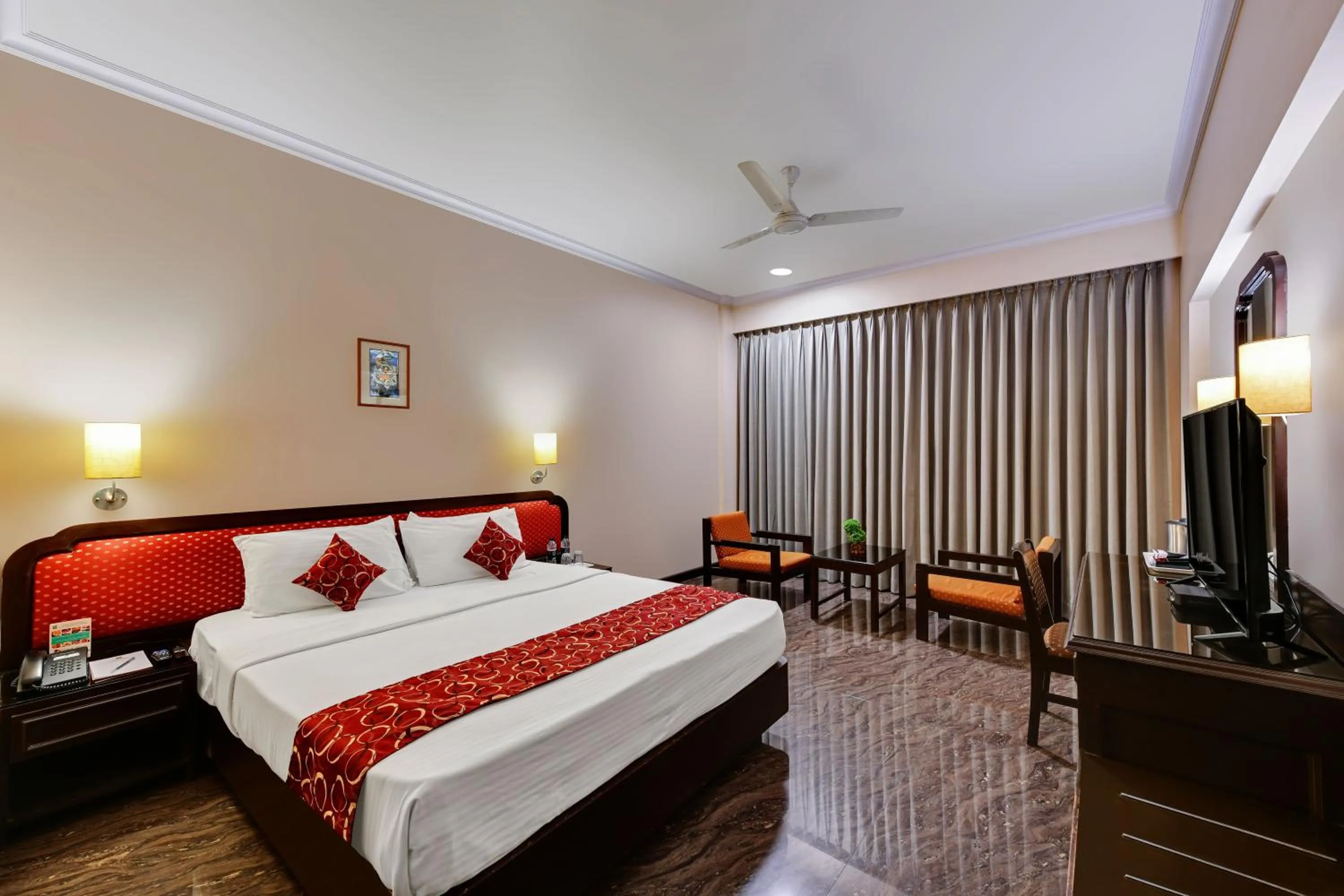 Bedroom, Bed in Quality Inn Regency, Nashik