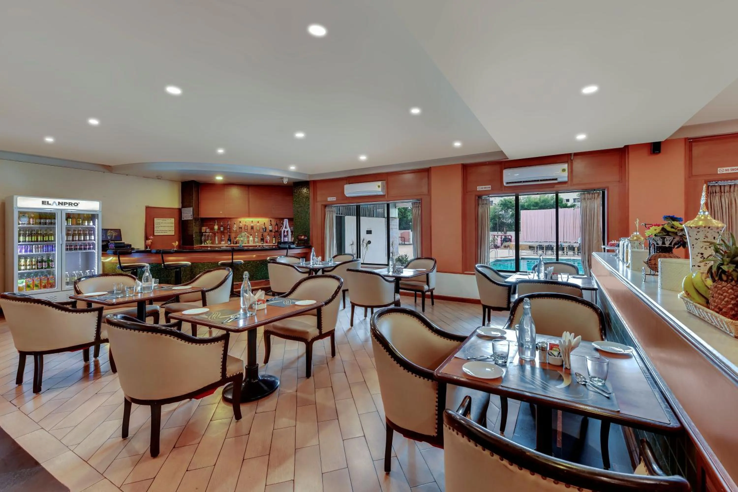Restaurant/places to eat in Quality Inn Regency, Nashik