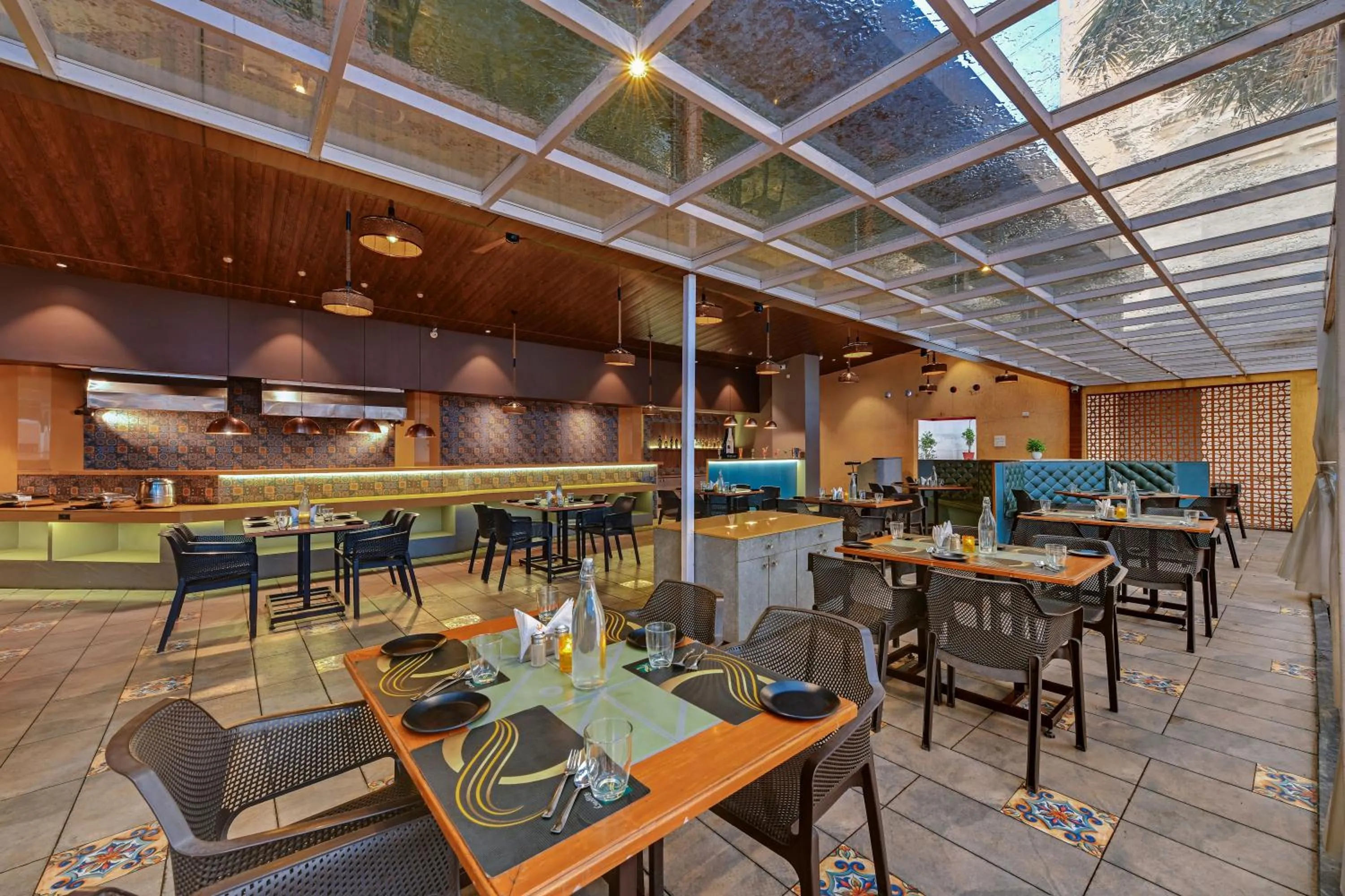 Restaurant/places to eat in Quality Inn Regency, Nashik