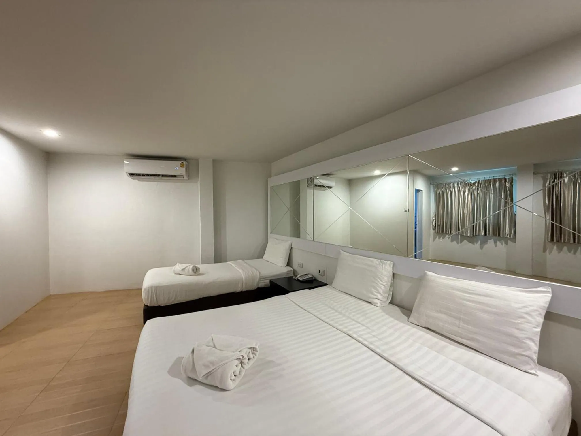 Bed in Bed By Cruise Hotel At Samakkhi-Tivanont