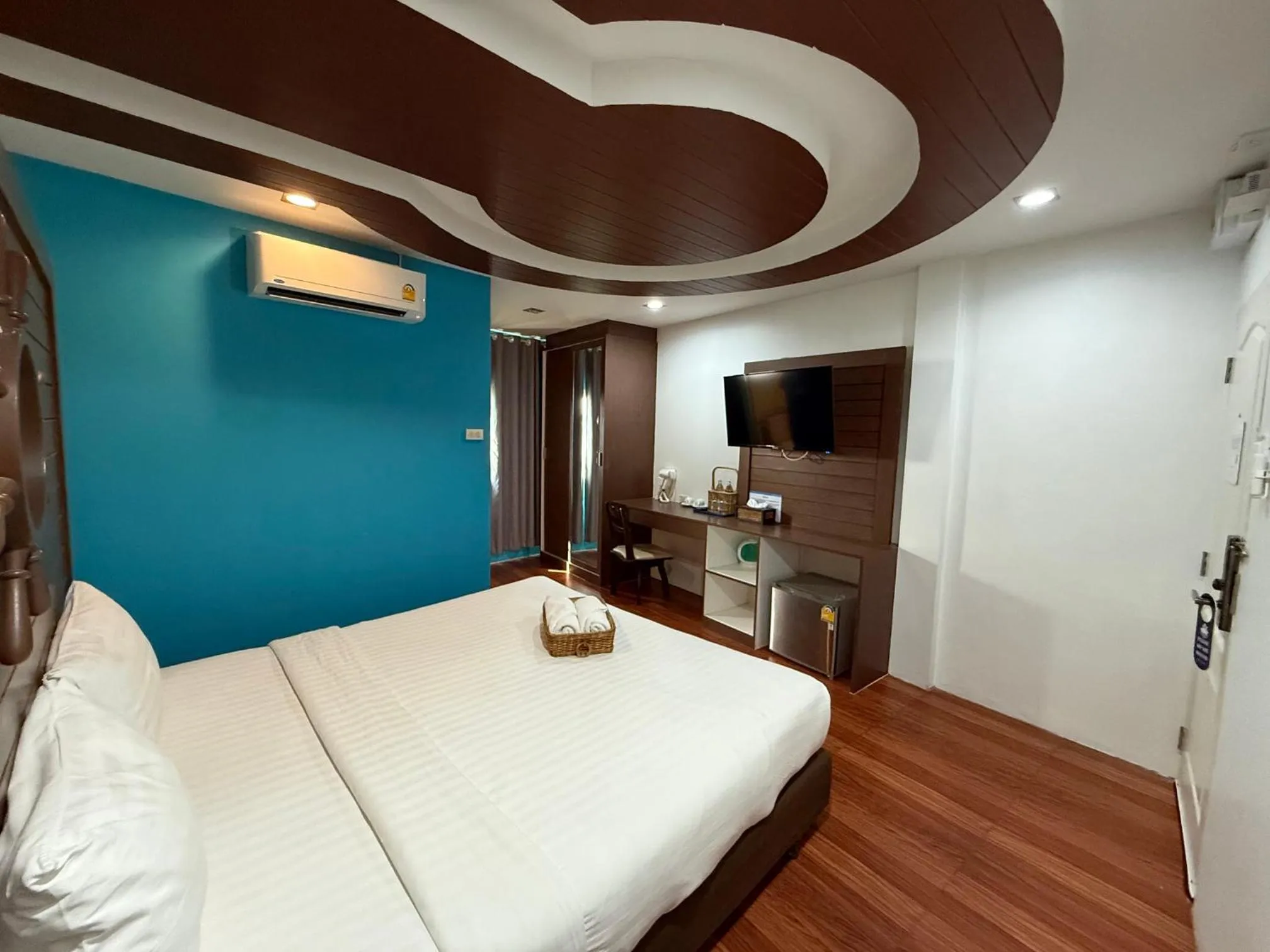 Photo of the whole room, Bed in Bed By Cruise Hotel At Samakkhi-Tivanont