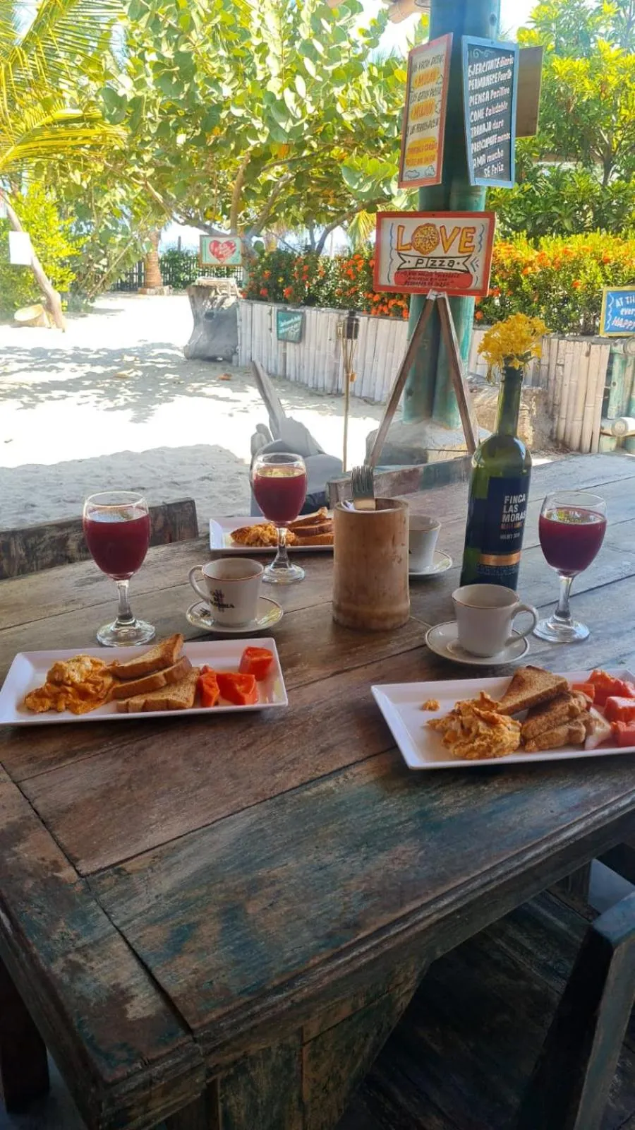 Restaurant/places to eat in Eco-Hotel Chevere Beach