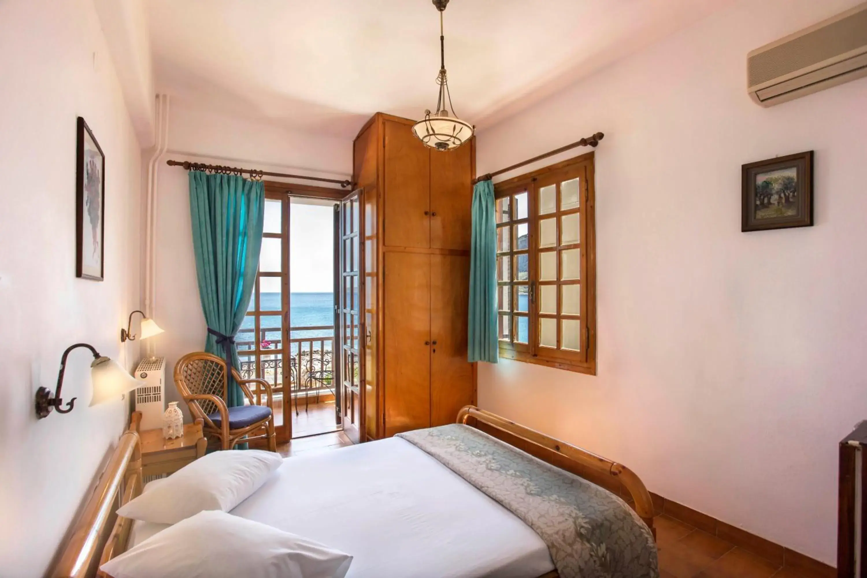 Double or Twin Room with Sea View in Villa Diamanti Double or Twin Room with Sea View in Villa Diamanti