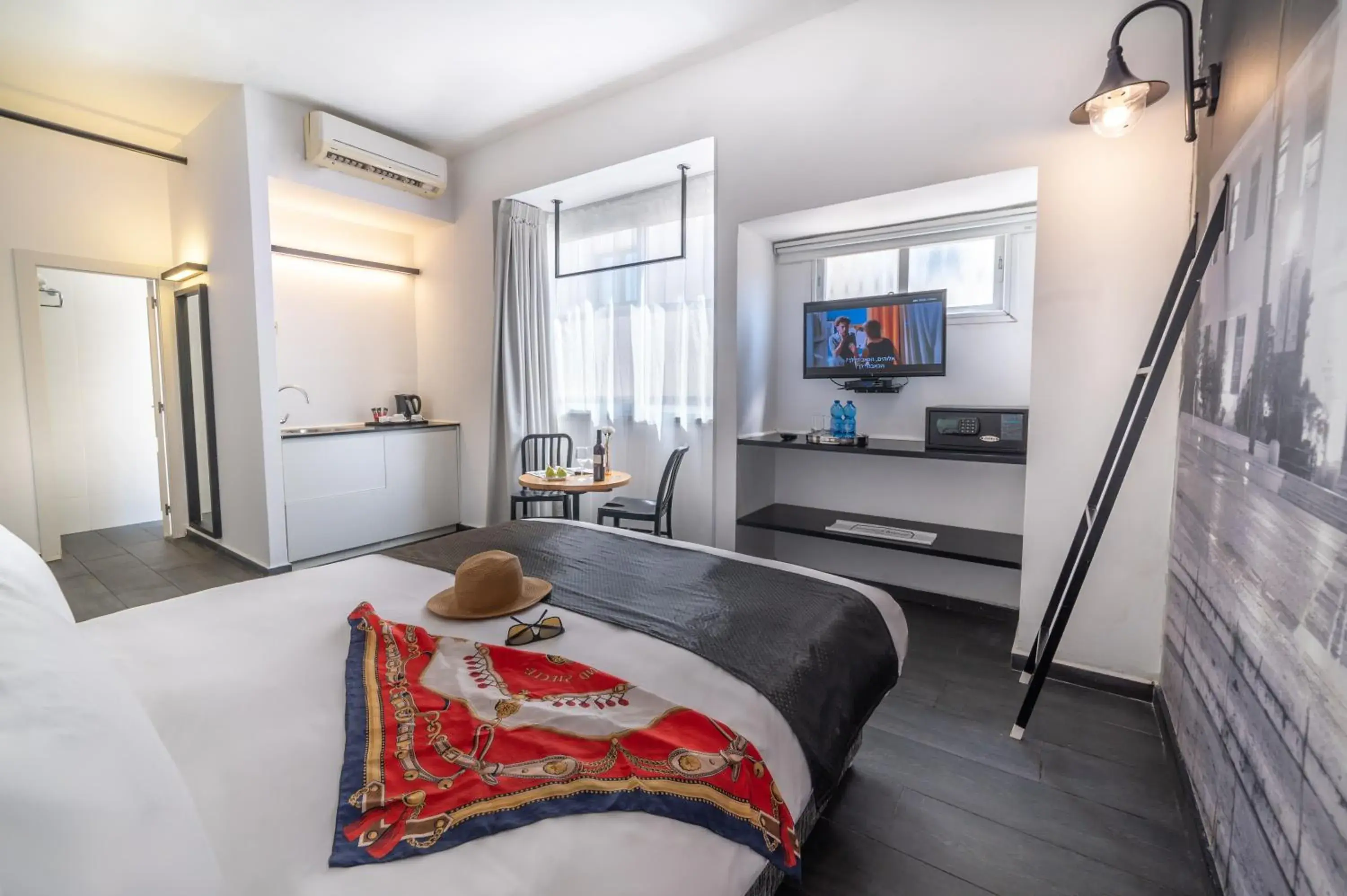 Classic Double Room in Dizengoff Avenue Boutique Hotel Classic Double Room in Dizengoff Avenue Boutique Hotel