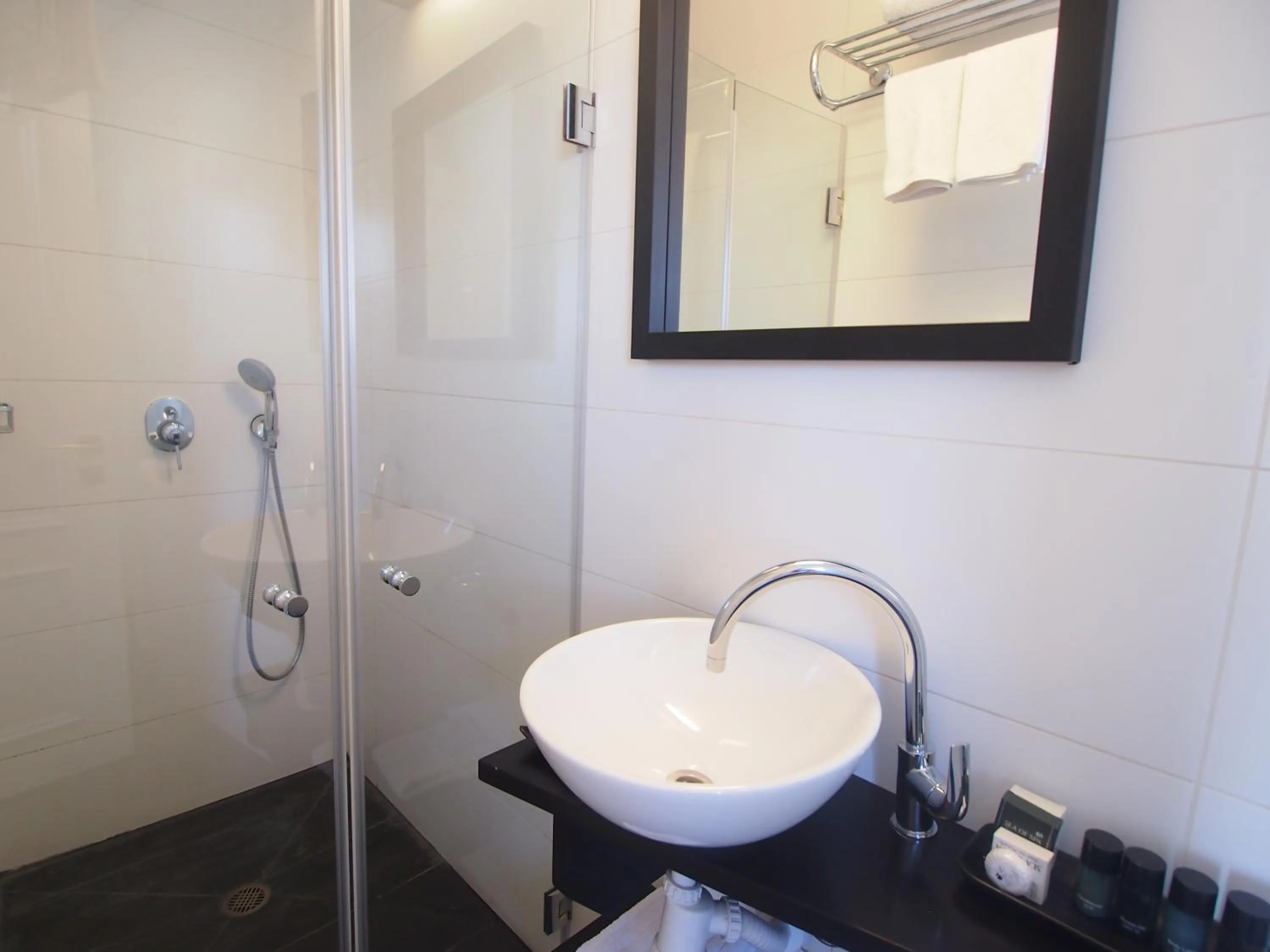 Bathroom in Dizengoff Avenue Boutique Hotel