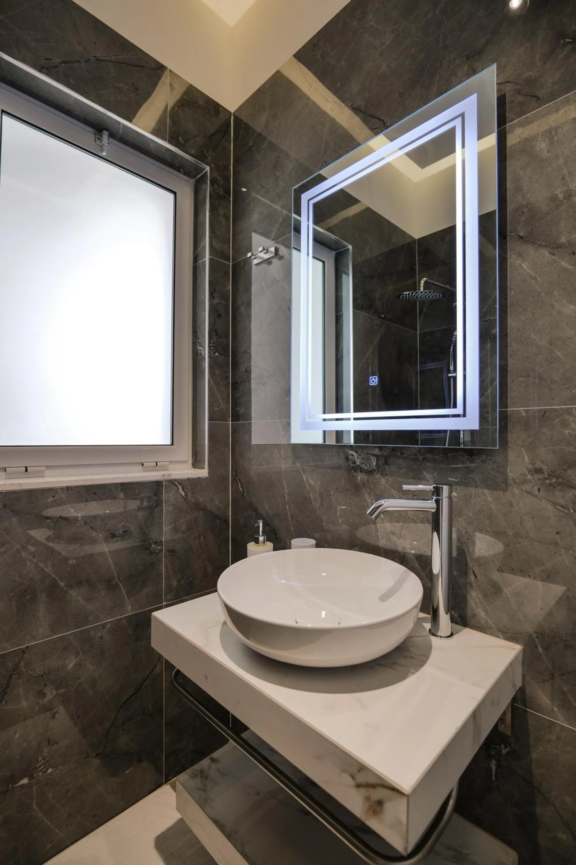 Shower in La Maison Boutique Hotel