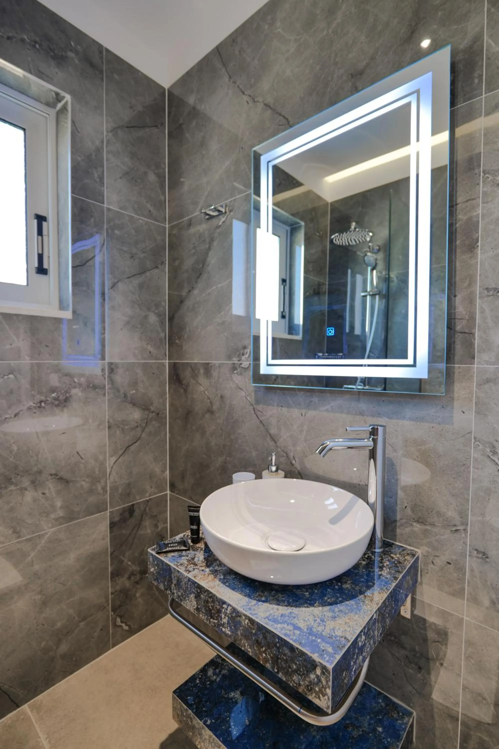 Shower in La Maison Boutique Hotel