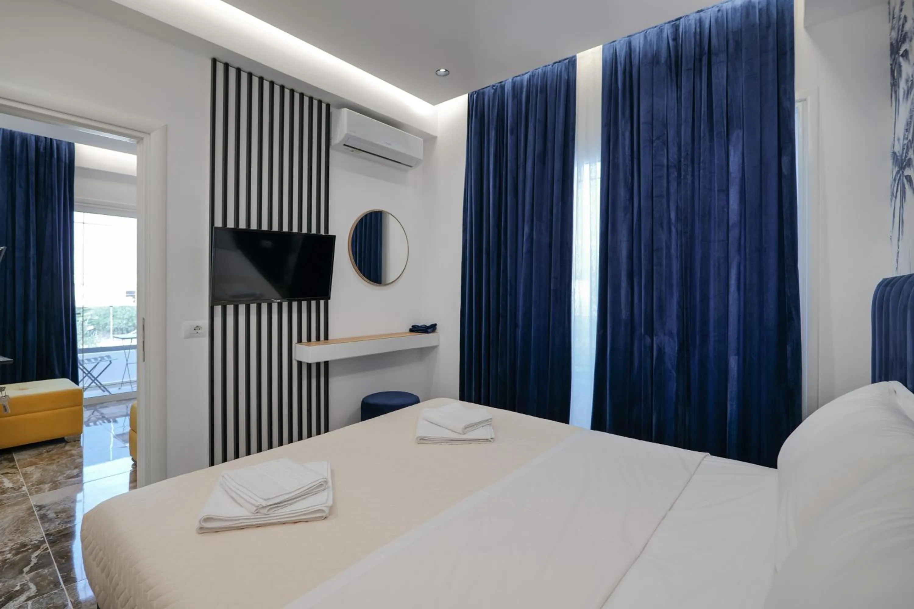 Photo of the whole room, Bed in La Maison Boutique Hotel