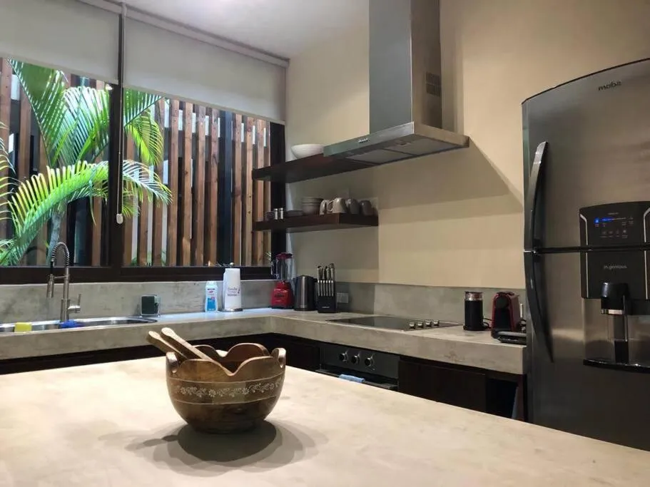 Kitchen or kitchenette in Luxury 2 BDR 2 BTH 2 Bikes Jacuzzi FibOptic WiFi.