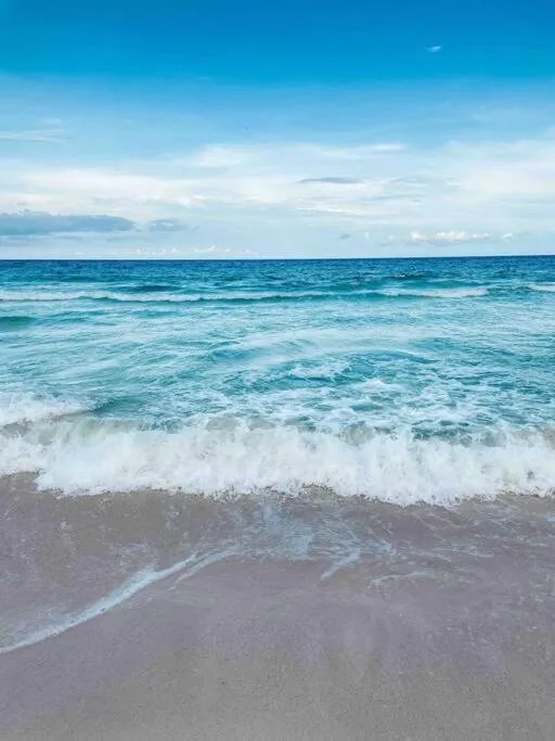 Luxury 2 BDR 2 BTH 2 Bikes Jacuzzi FibOptic WiFi.