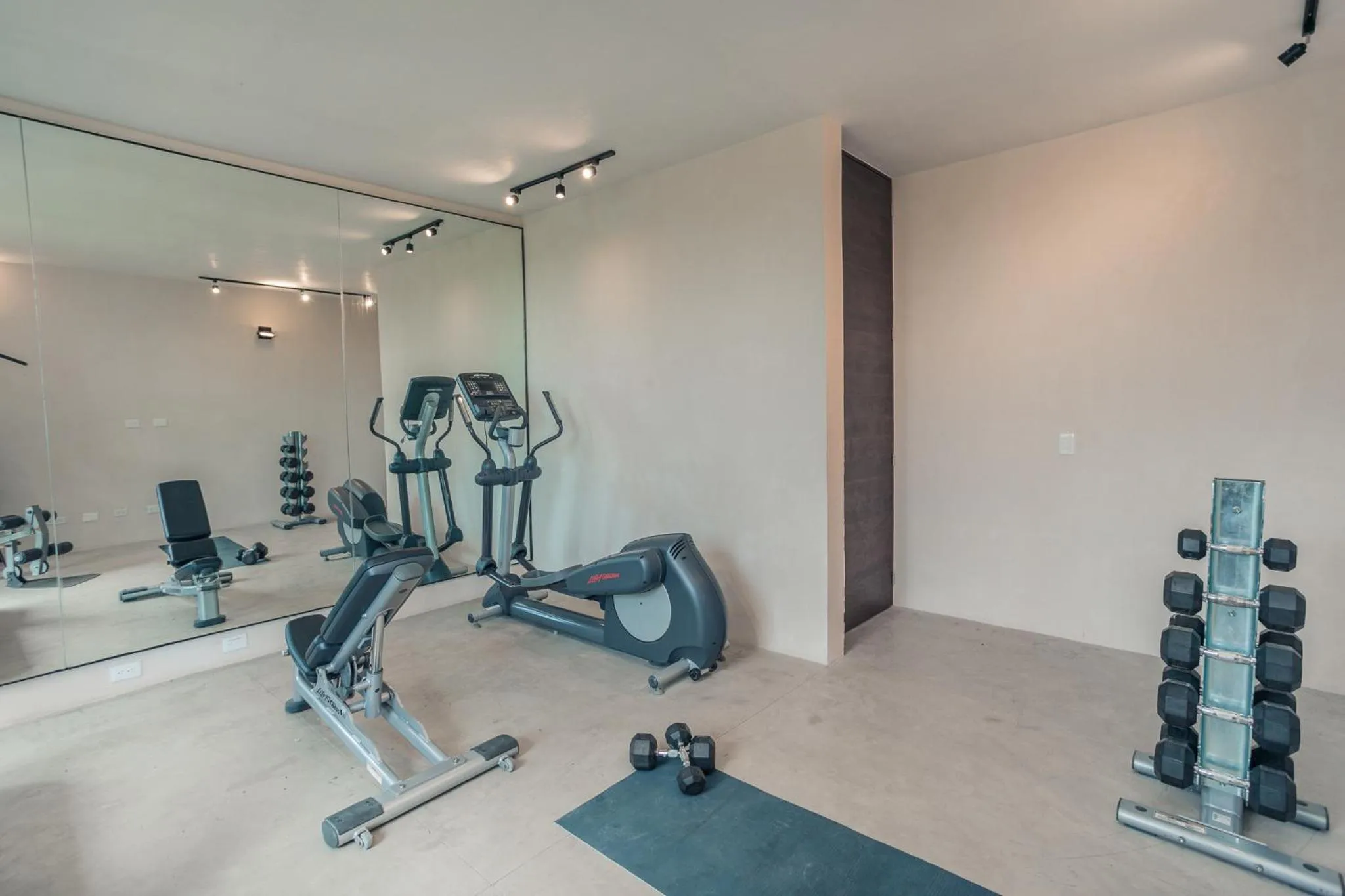 Luxury 2 BDR 2 BTH 2 Bikes Jacuzzi FibOptic WiFi.