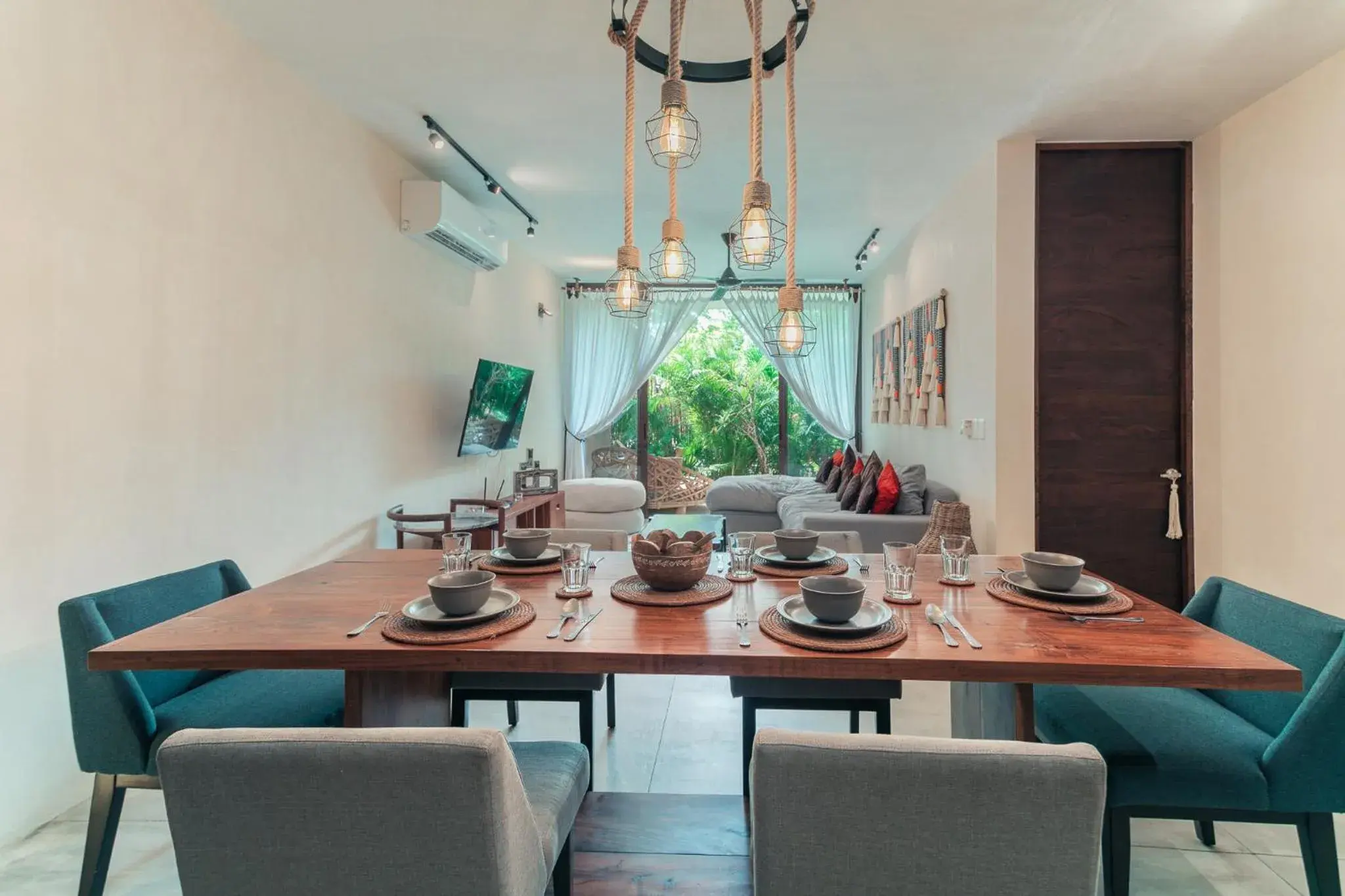 Two-Bedroom Apartment in Luxury 2 BDR 2 BTH 2 Bikes Jacuzzi FibOptic WiFi. Two-Bedroom Apartment in Luxury 2 BDR 2 BTH 2 Bikes Jacuzzi FibOptic WiFi.