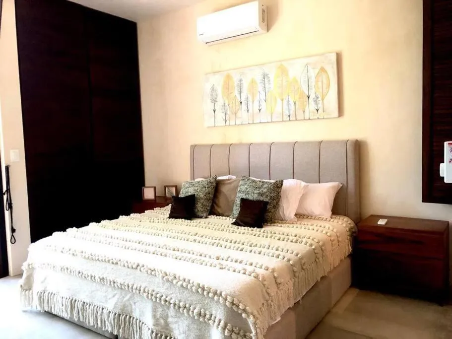 Bedroom, Bed in Luxury 2 BDR 2 BTH 2 Bikes Jacuzzi FibOptic WiFi.