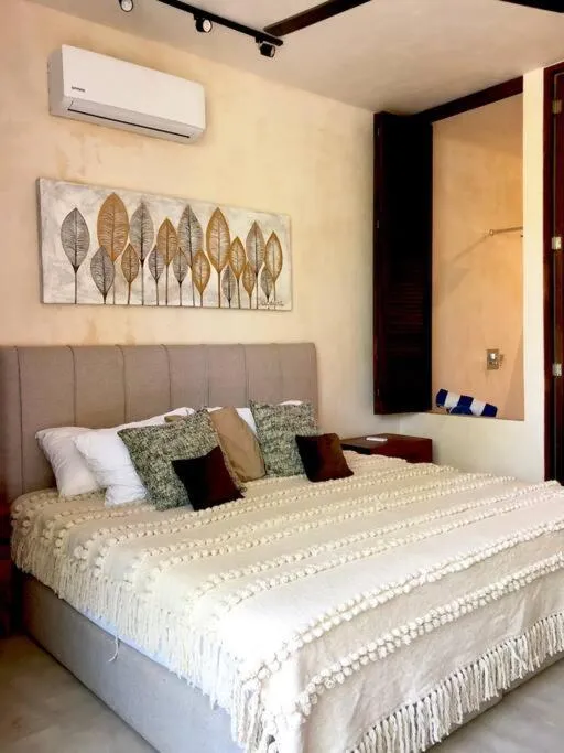 Bed in Luxury 2 BDR 2 BTH 2 Bikes Jacuzzi FibOptic WiFi.