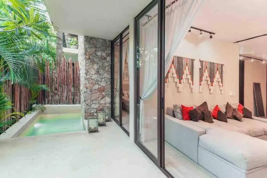 Seating area, Bed in Luxury 2 BDR 2 BTH 2 Bikes Jacuzzi FibOptic WiFi.