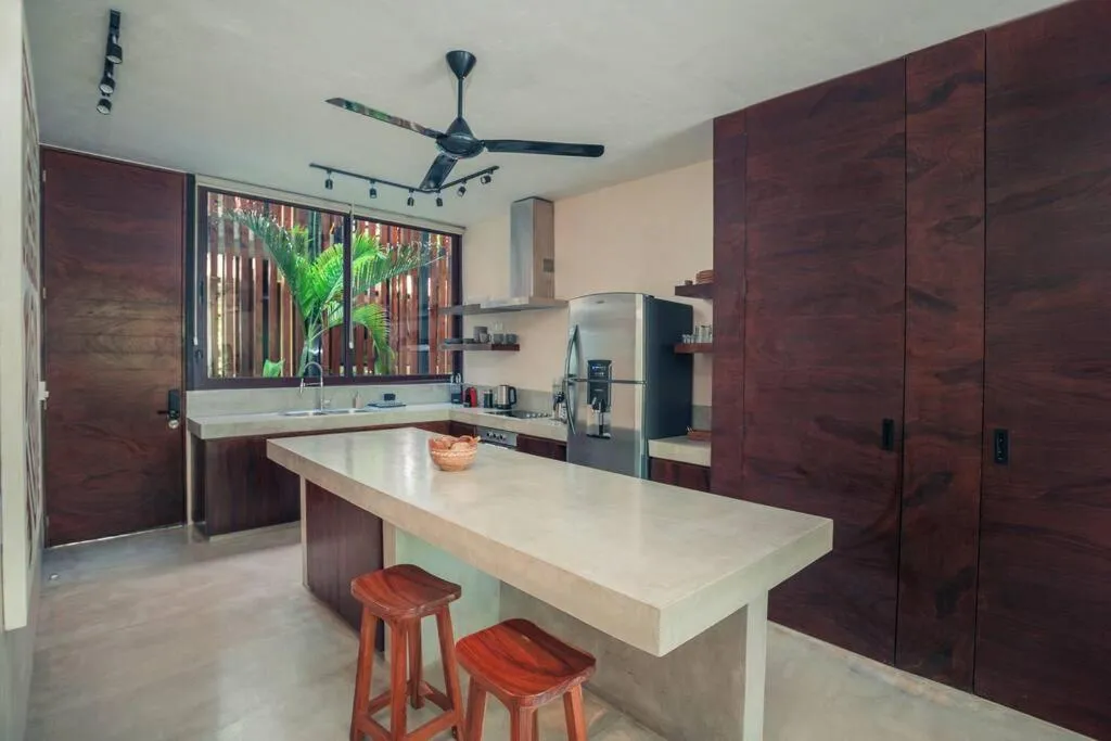 Kitchen or kitchenette in Luxury 2 BDR 2 BTH 2 Bikes Jacuzzi FibOptic WiFi.