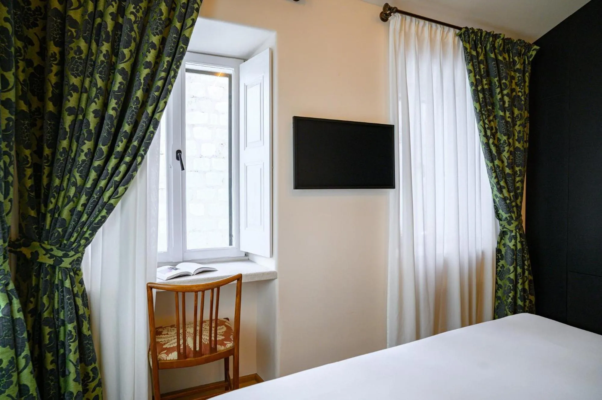 TV and multimedia, Bed in 7oaks Noble House