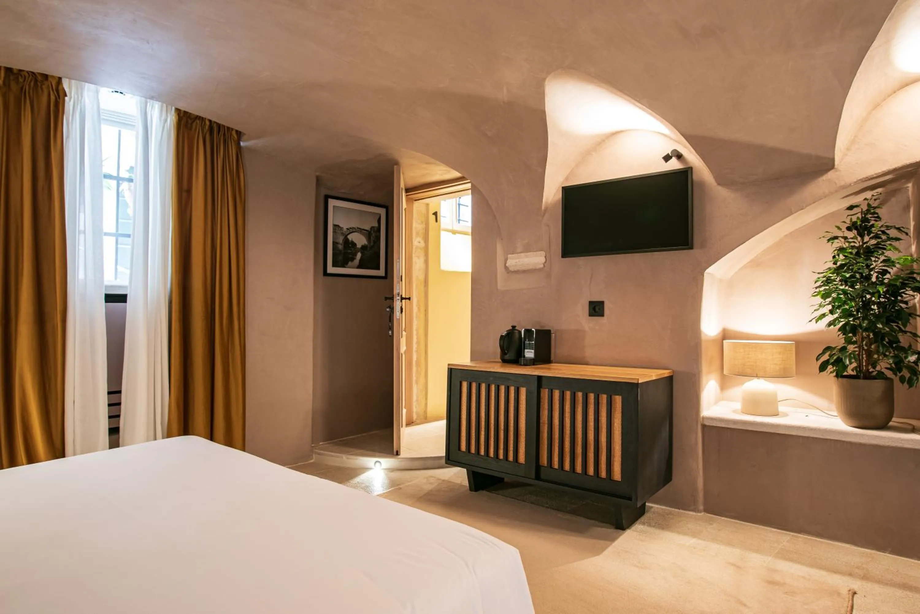 Bedroom, Bed in 7oaks Noble House