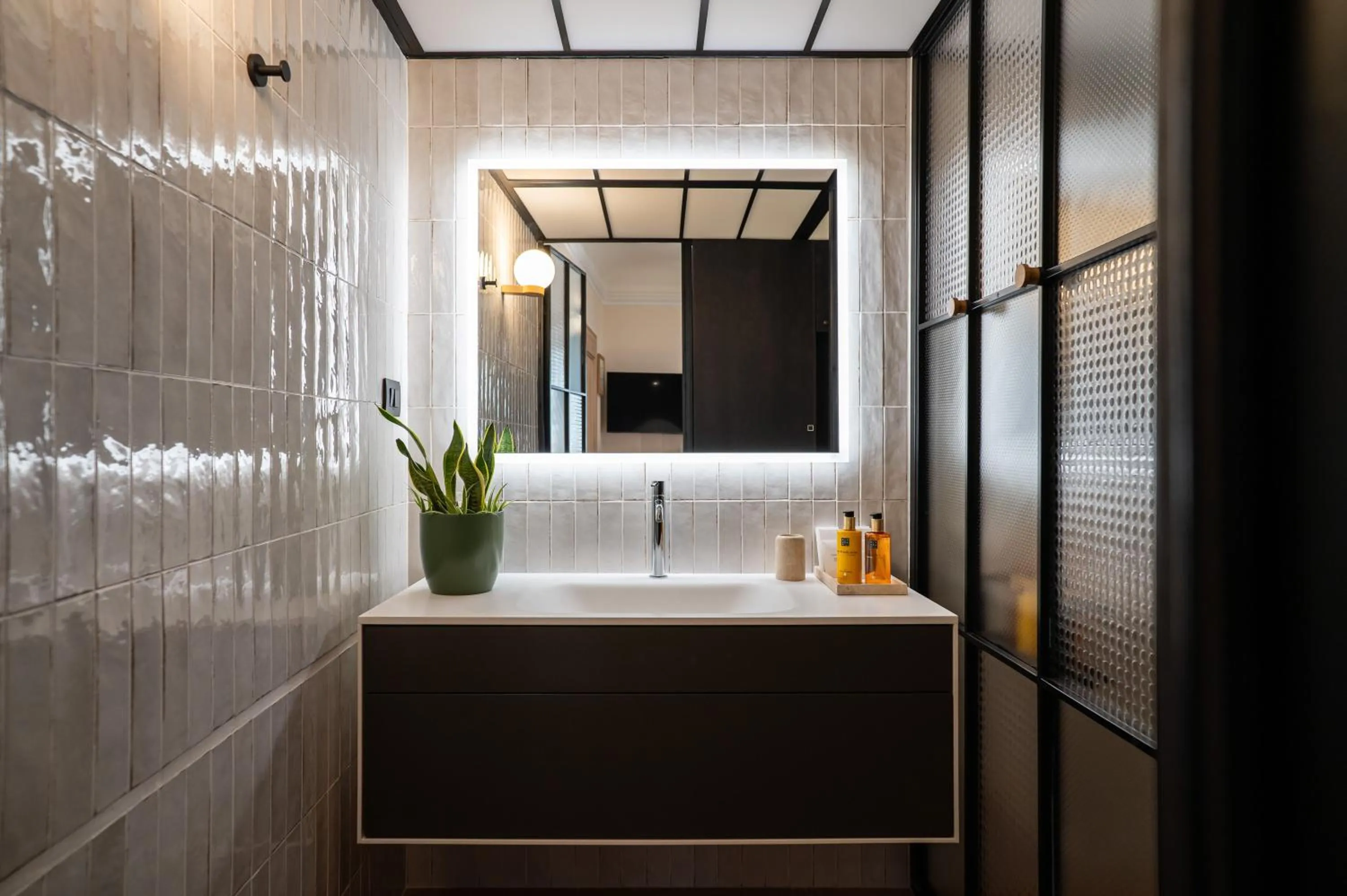 Shower in 7oaks Noble House