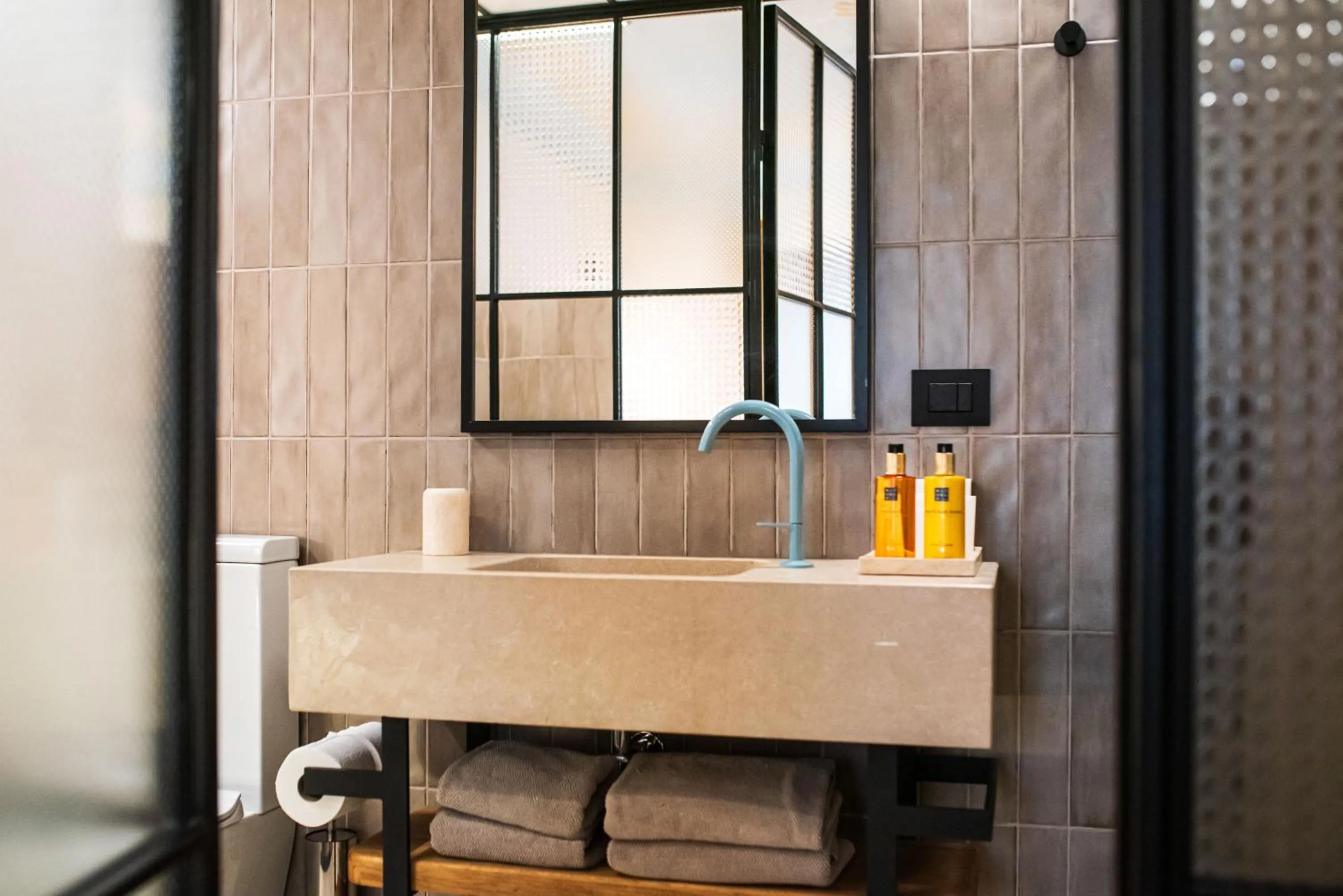 Bathroom in 7oaks Noble House