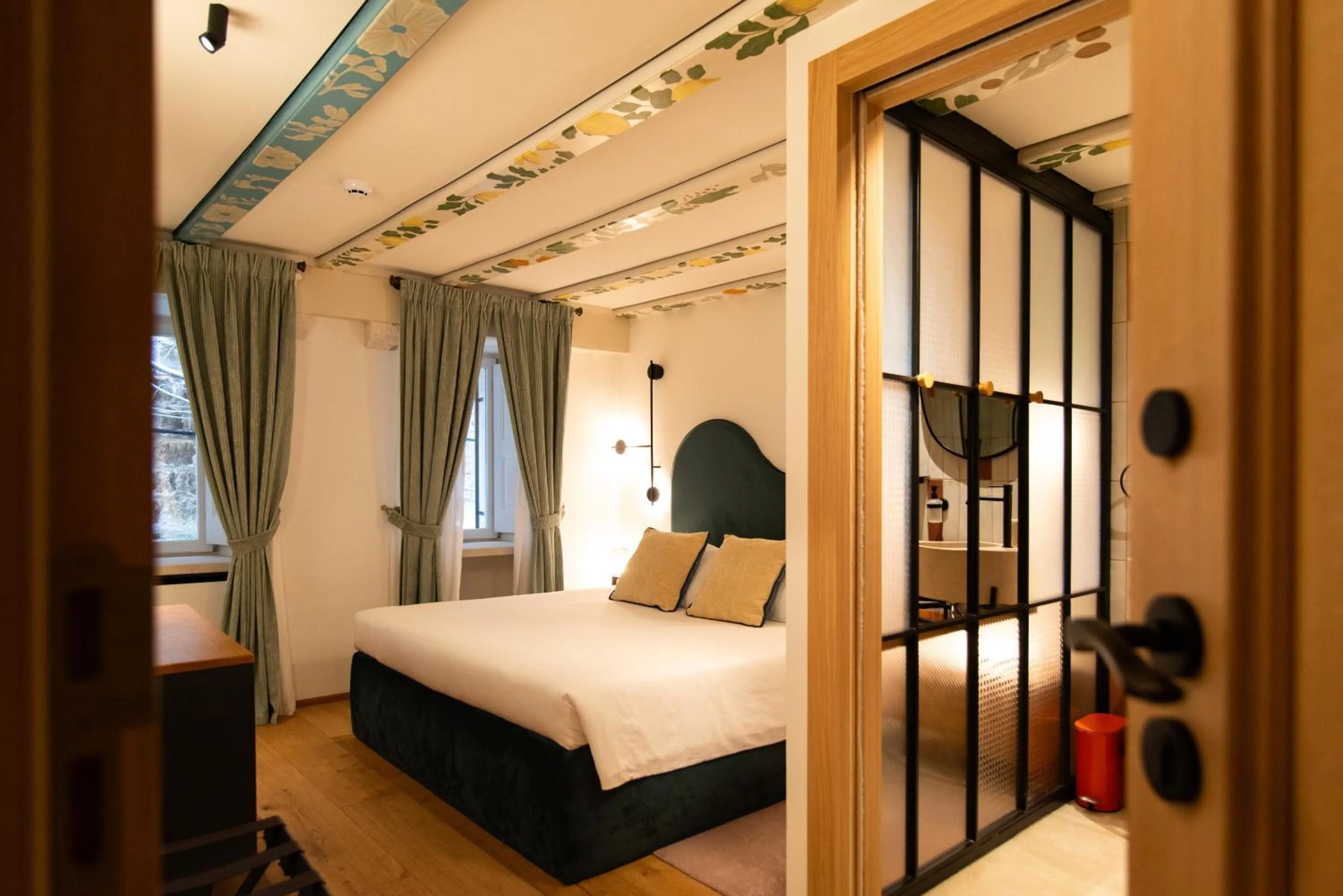 Bedroom, Bed in 7oaks Noble House