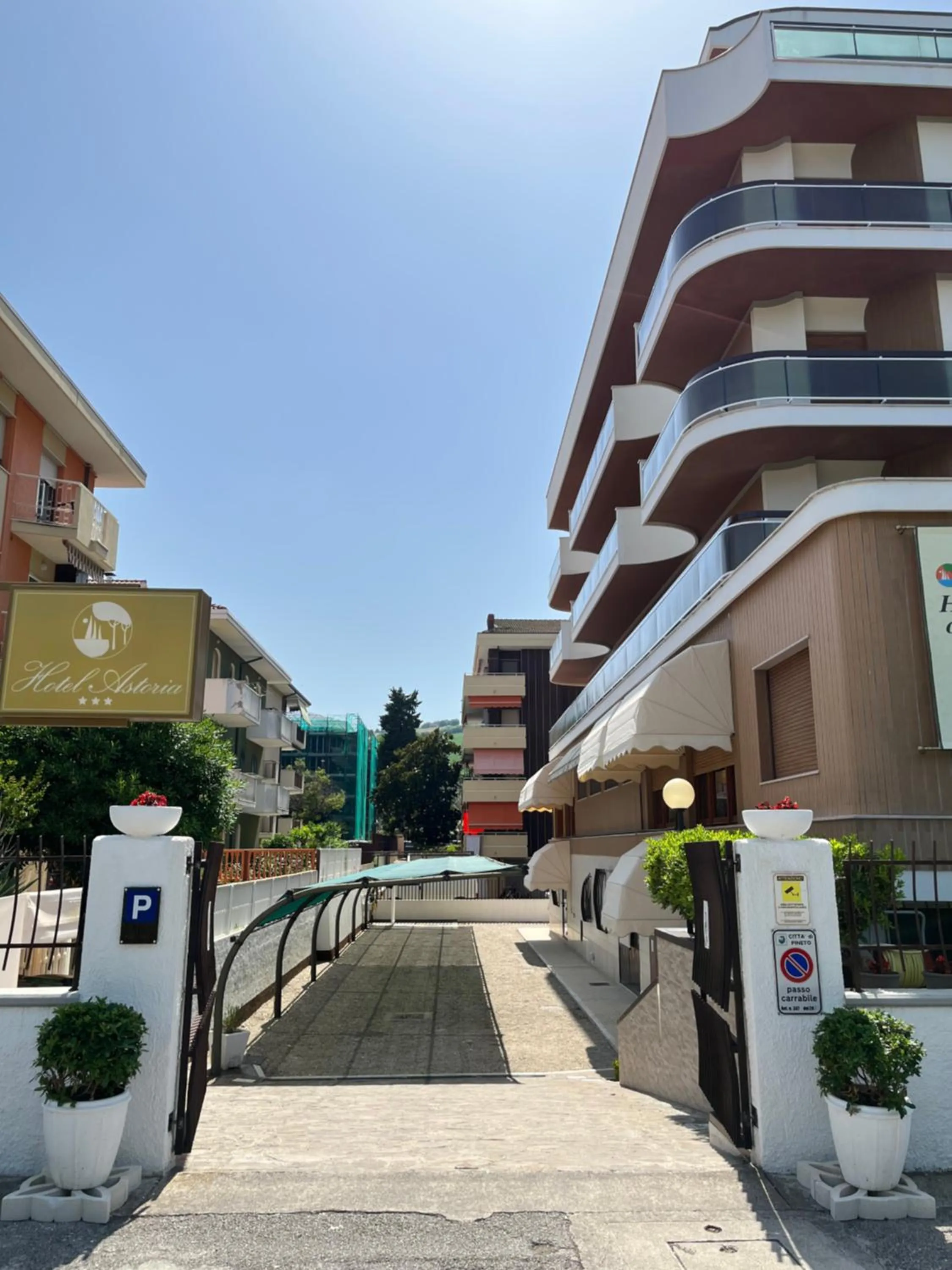 Day in Hotel Astoria