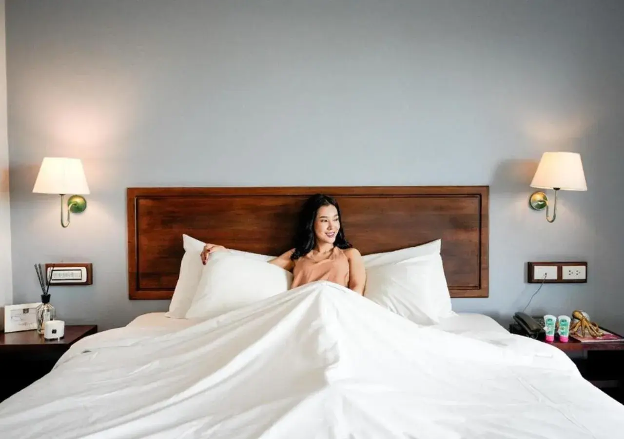 Deluxe Double or Twin Room with Pool View in Savotel Hotel Deluxe Double or Twin Room with Pool View in Savotel Hotel