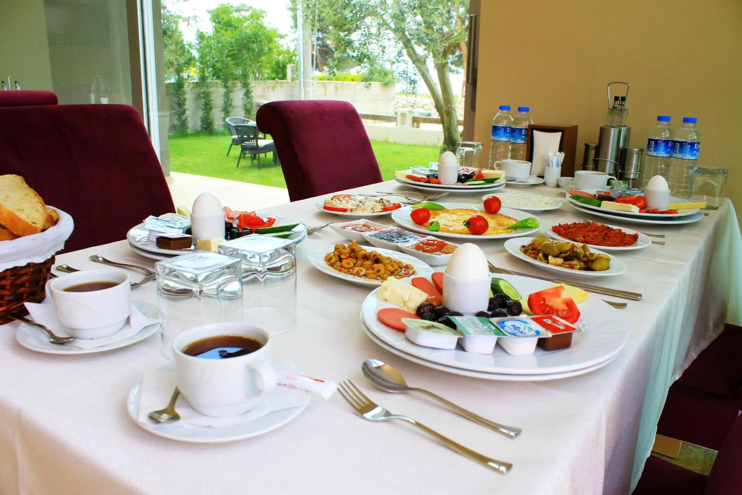 Food and drinks in Zeytin Bahcesi Hotel