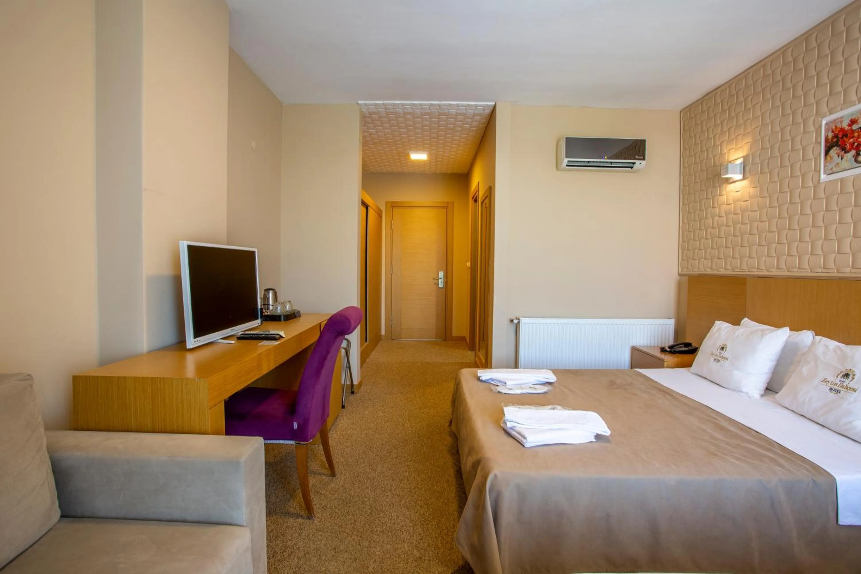 Photo of the whole room, Bed in Zeytin Bahcesi Hotel