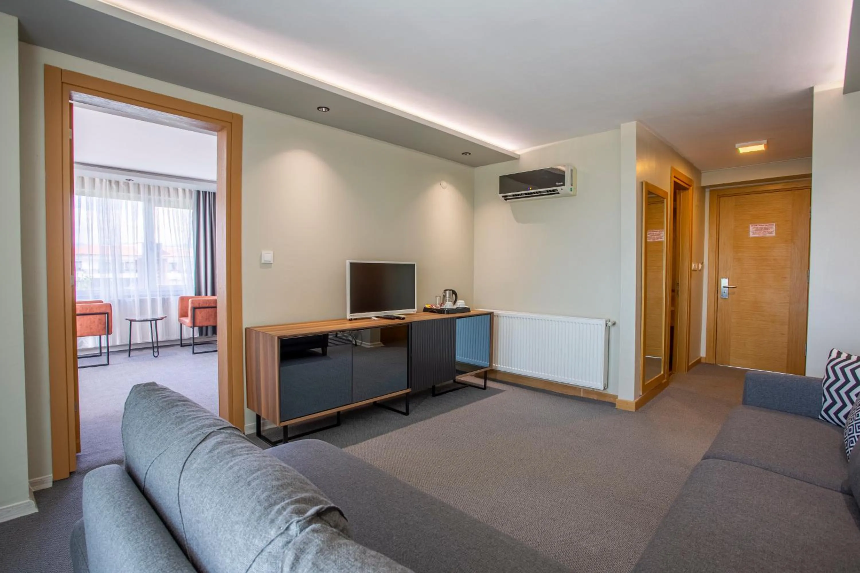 Communal lounge/ TV room in Zeytin Bahcesi Hotel