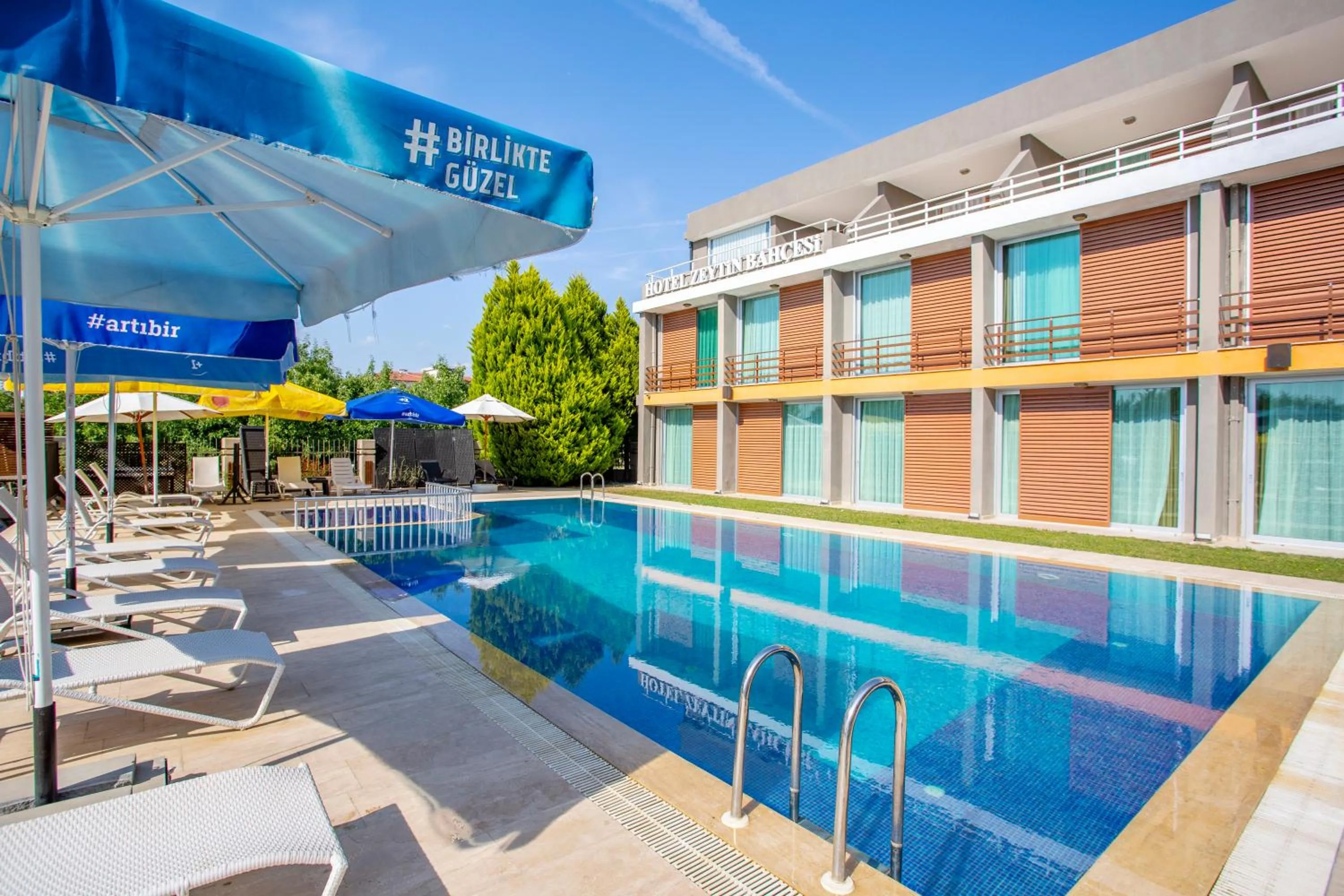 Swimming pool in Zeytin Bahcesi Hotel