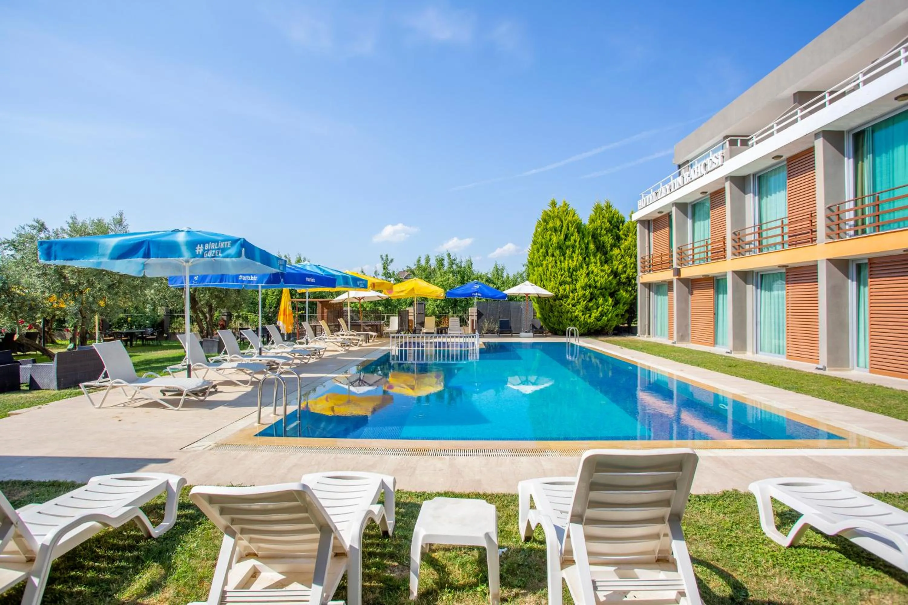 Swimming pool in Zeytin Bahcesi Hotel