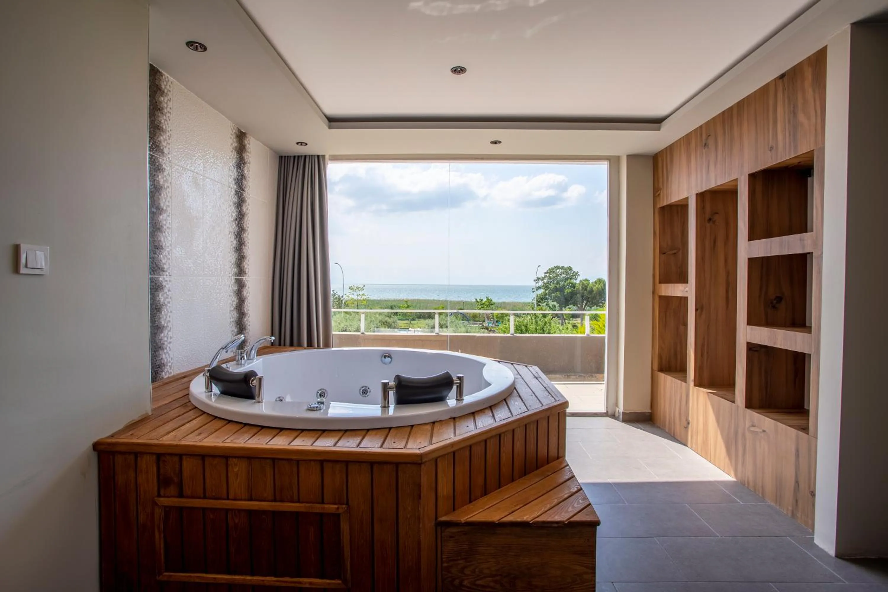 Hot Tub in Zeytin Bahcesi Hotel