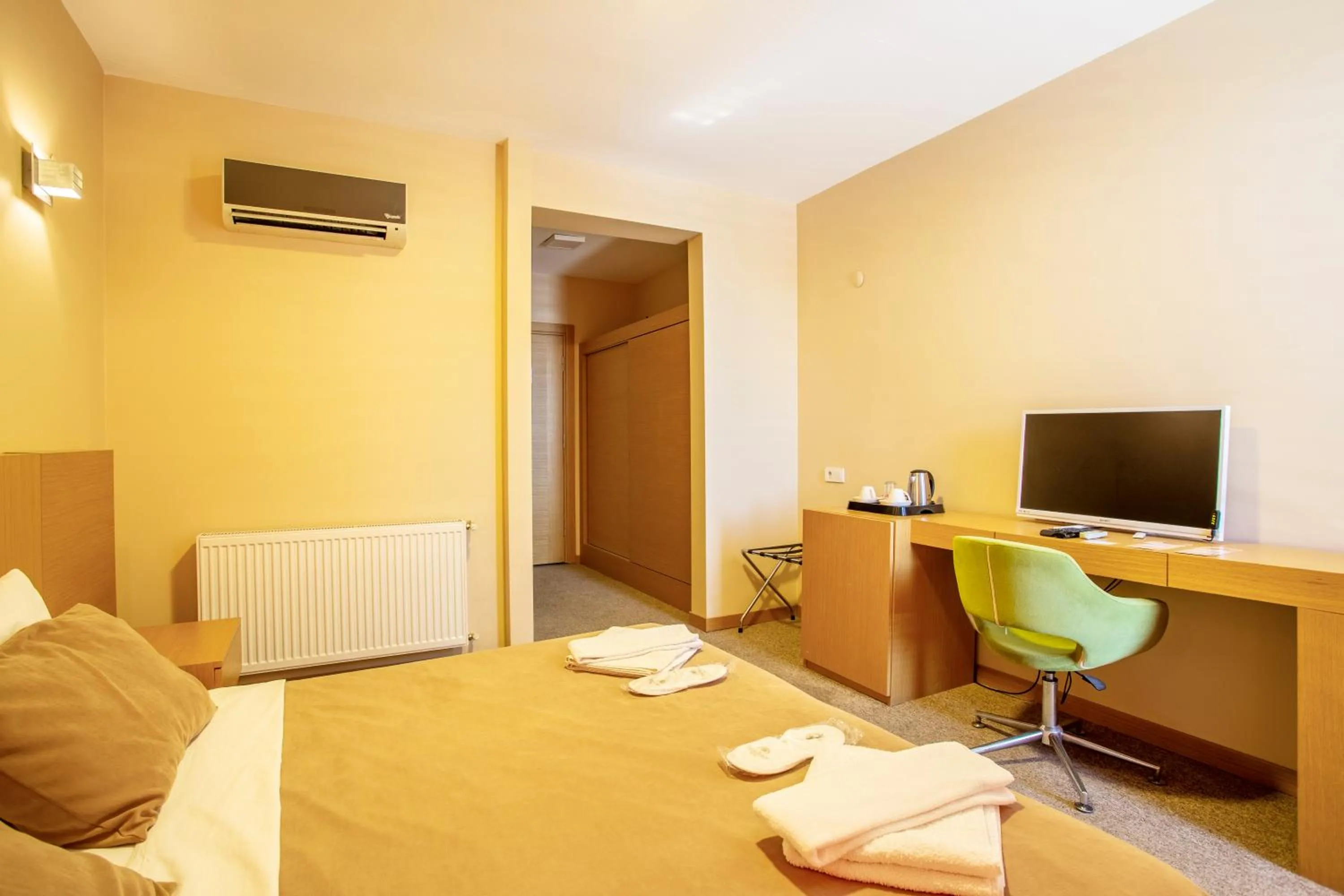 Pool view, Bed in Zeytin Bahcesi Hotel