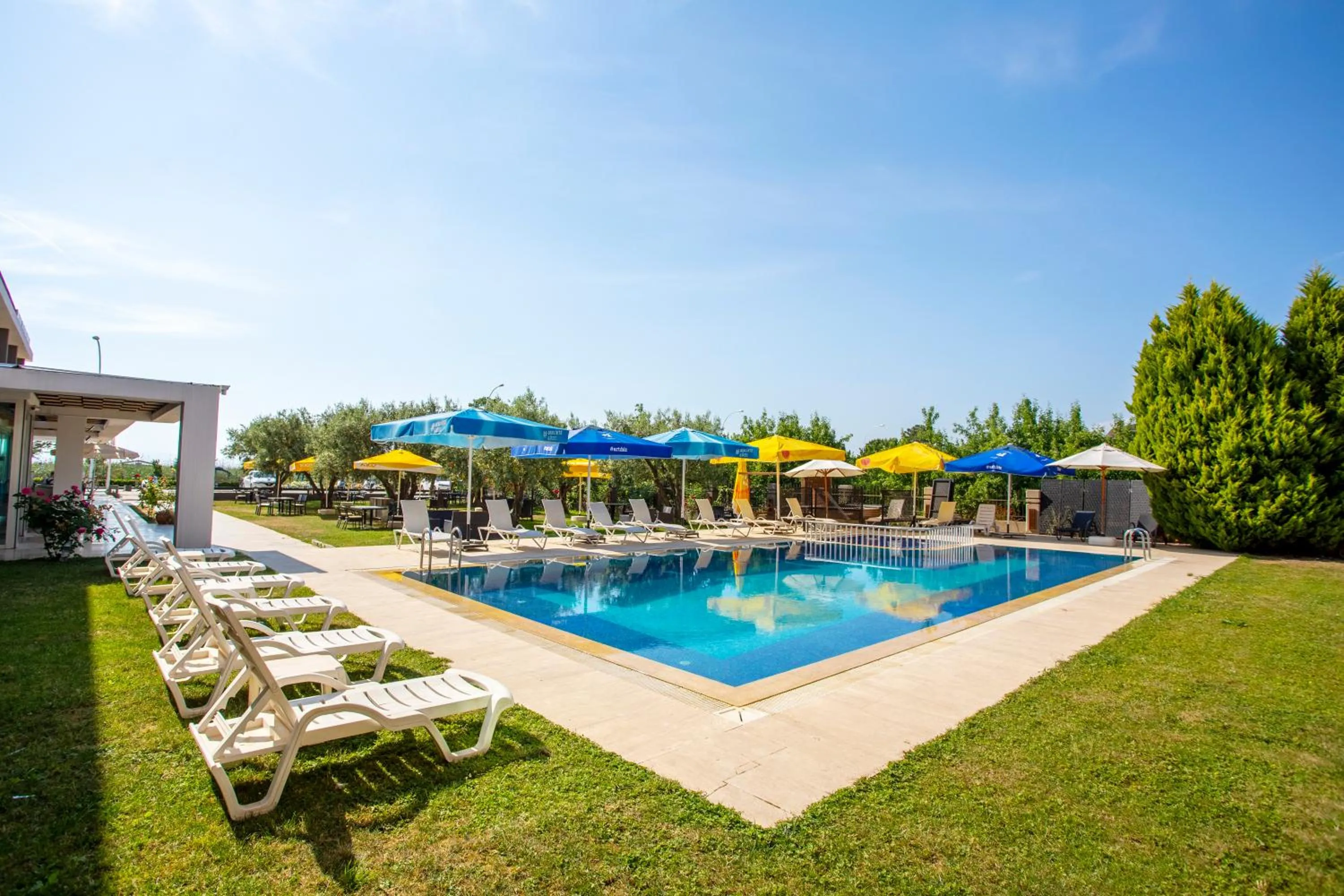 Swimming pool in Zeytin Bahcesi Hotel