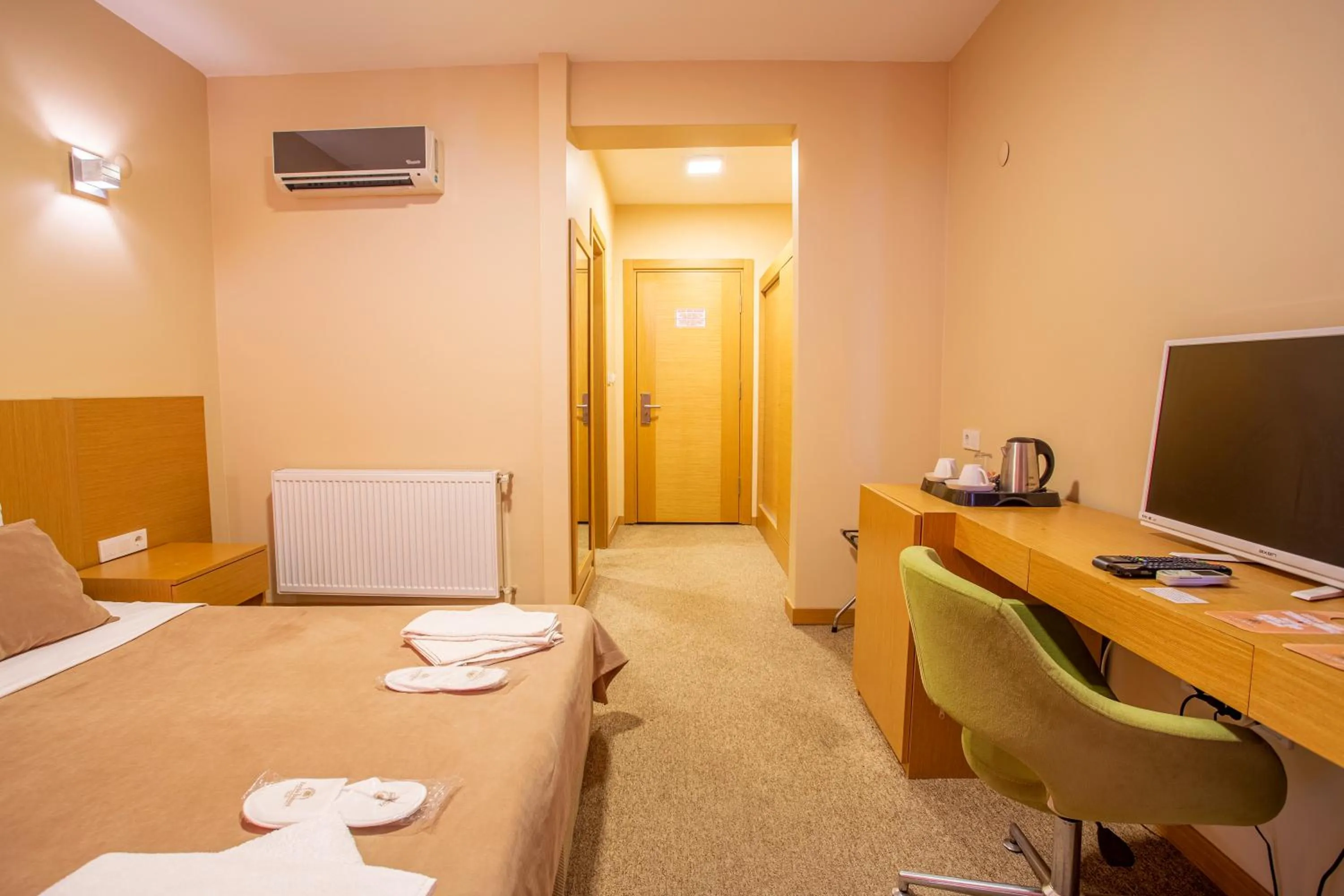 Pool view, Bed in Zeytin Bahcesi Hotel