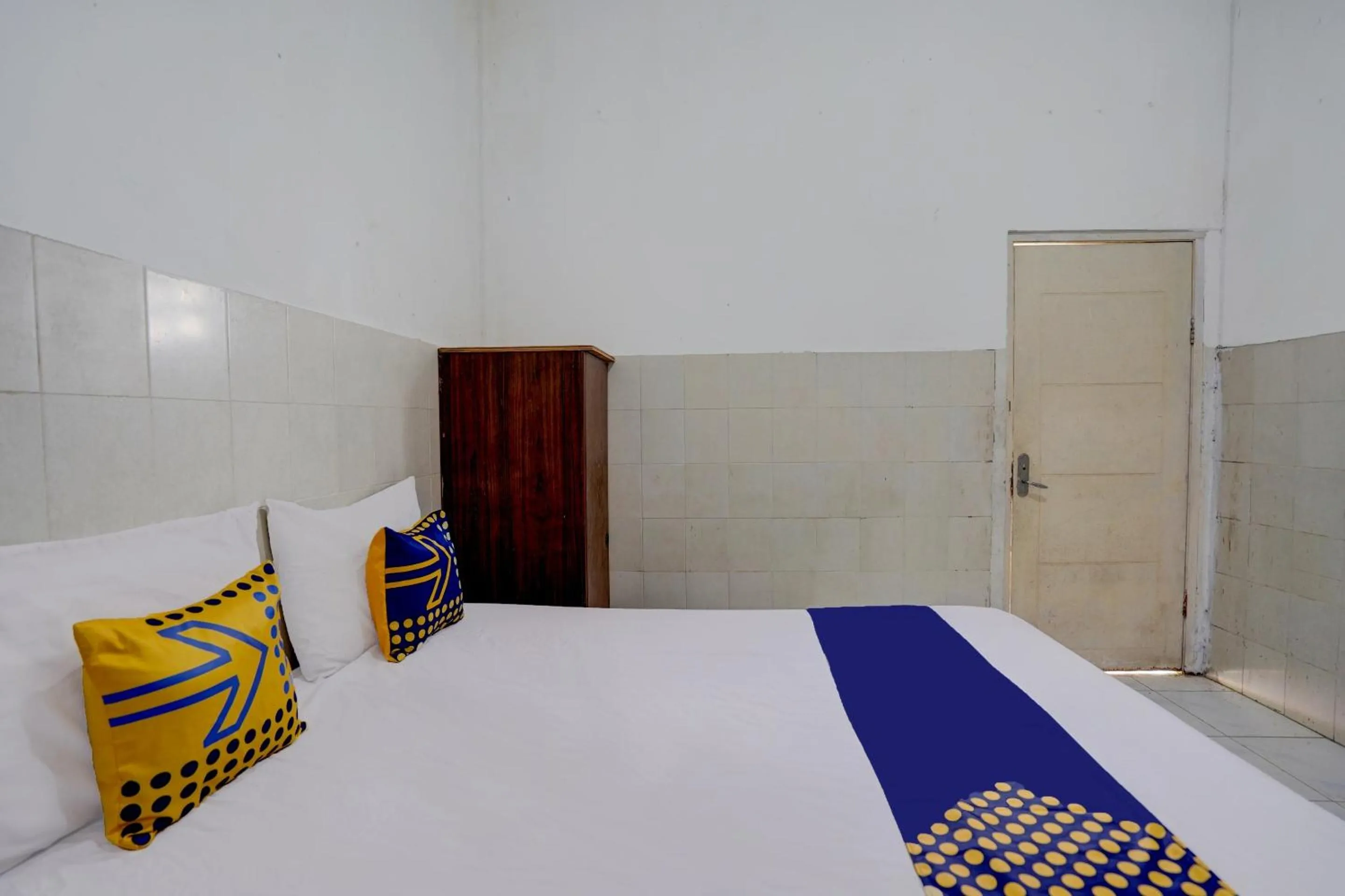 Bedroom, Bed in Hotel O Homestay Kedamean